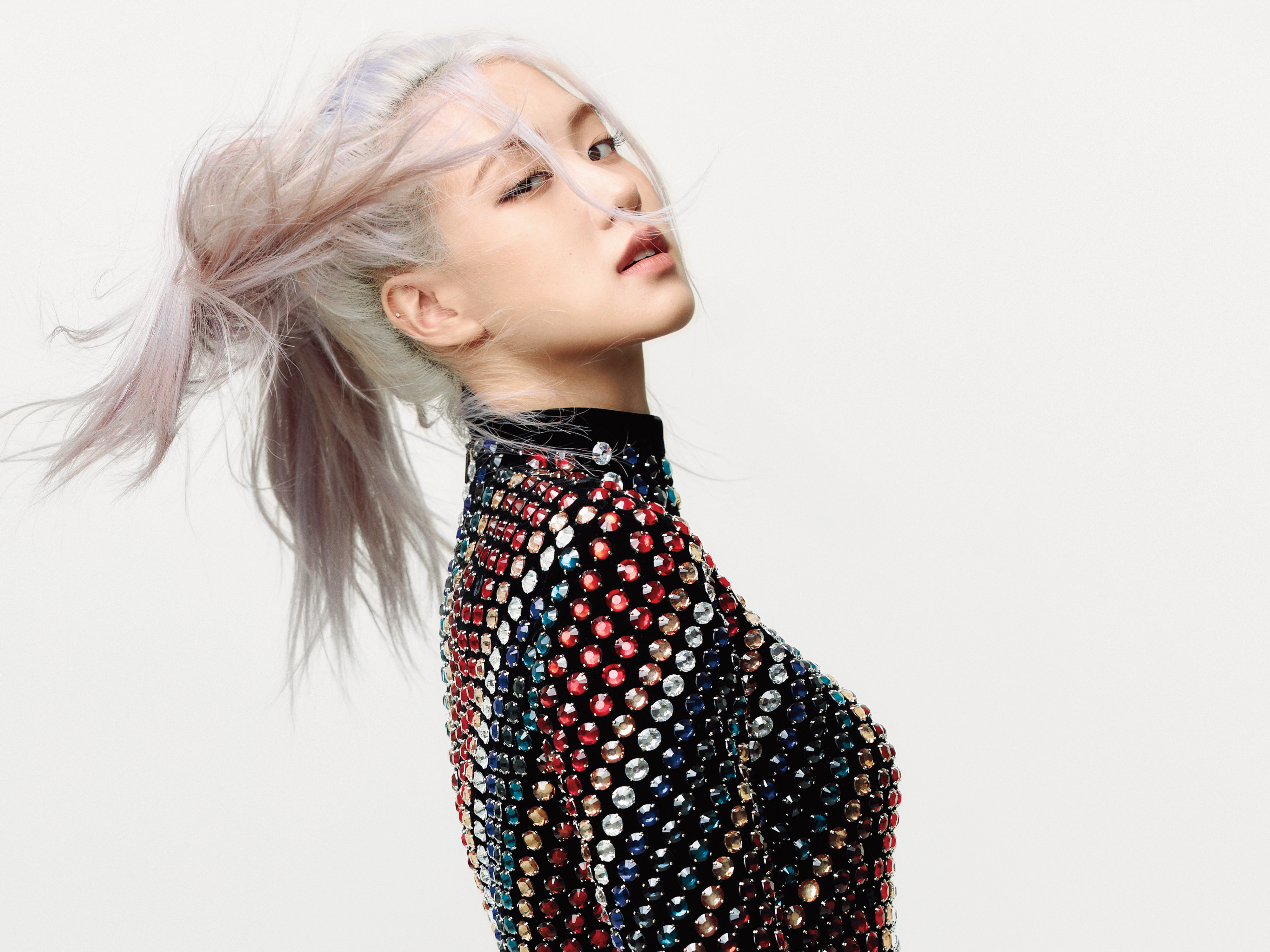 Rosé Singer in Colorful 4K Outfit HD Wallpaper