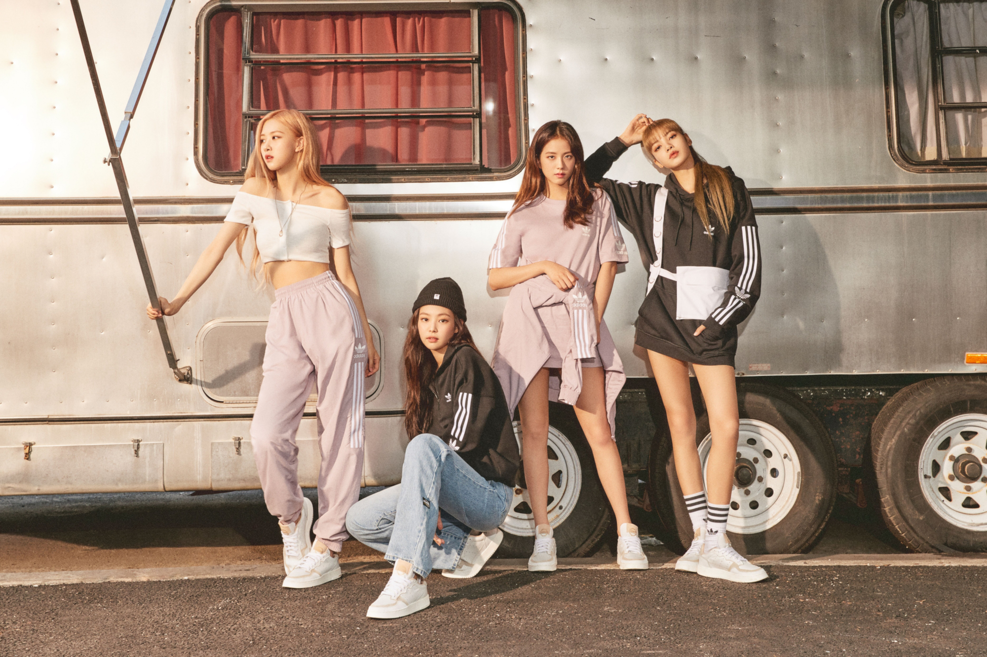 Jisoo, Rosé, Lisa, Jennie K-Pop Group Photo HD Wallpaper