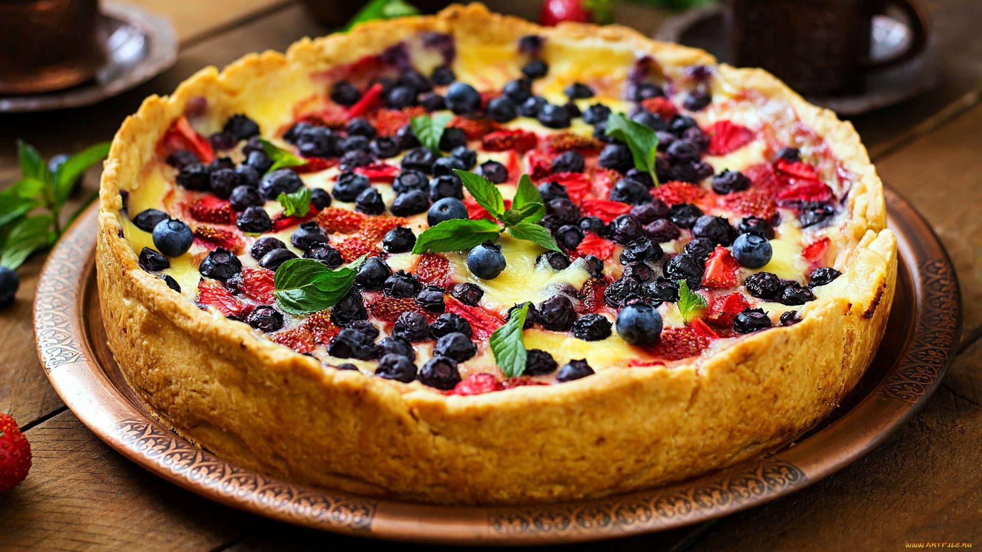 Berry tart with strawberries and blueberries HD Wallpaper