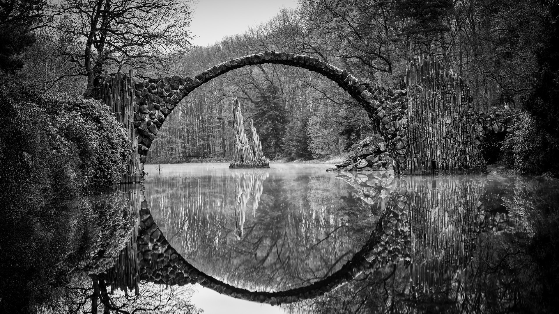 Rakotzbrücke Devils Bridge in monochrome with reflection HD Wallpaper