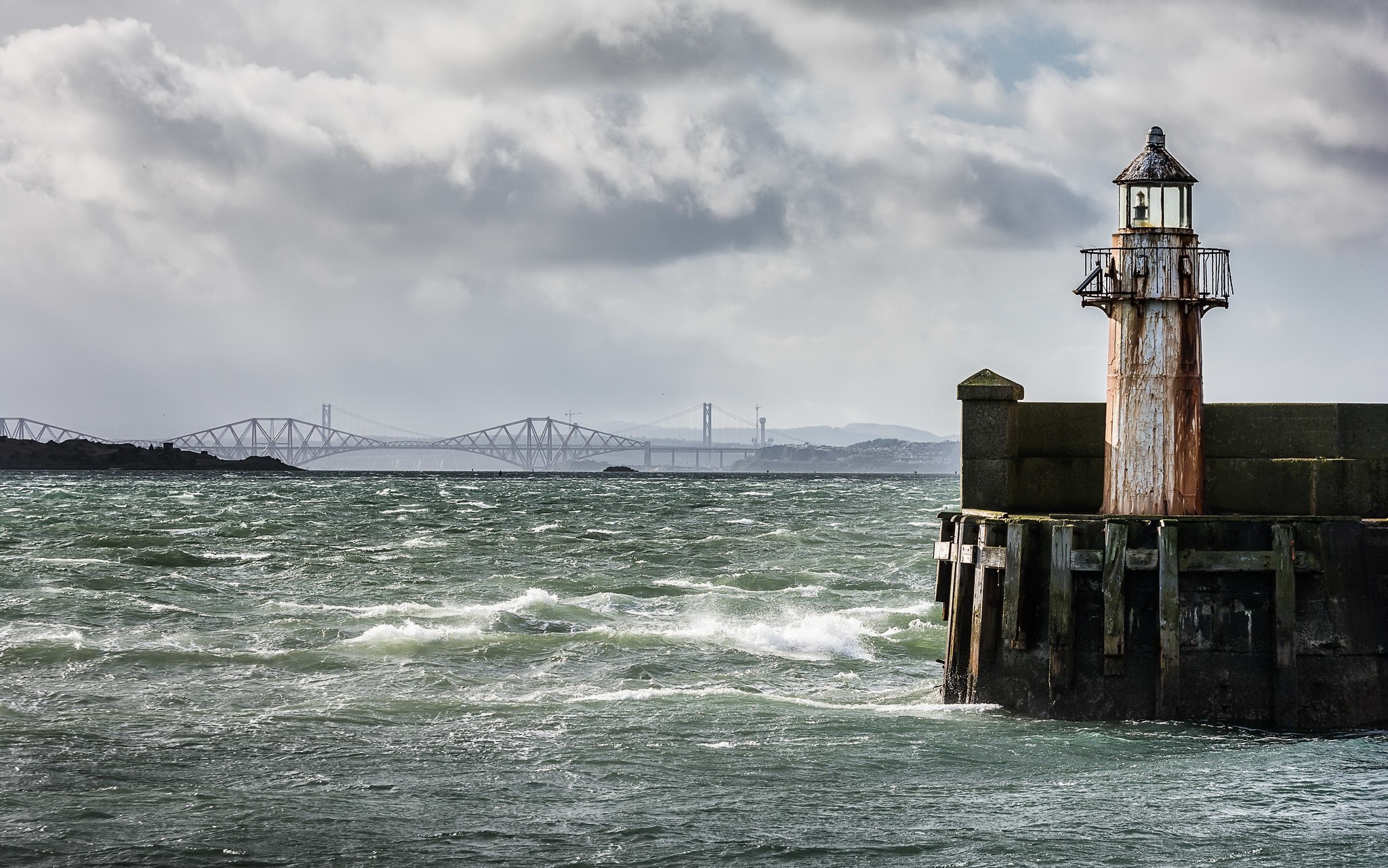 Lighthouse on River Forth, Scotland HD Wallpaper