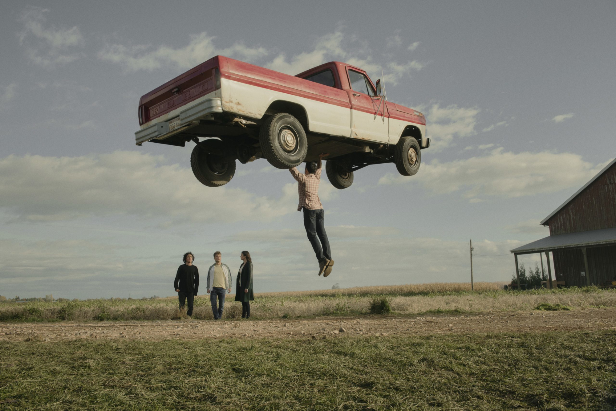 Superman holding a truck with Lois Lane and Clark Kent watching HD Wallpaper