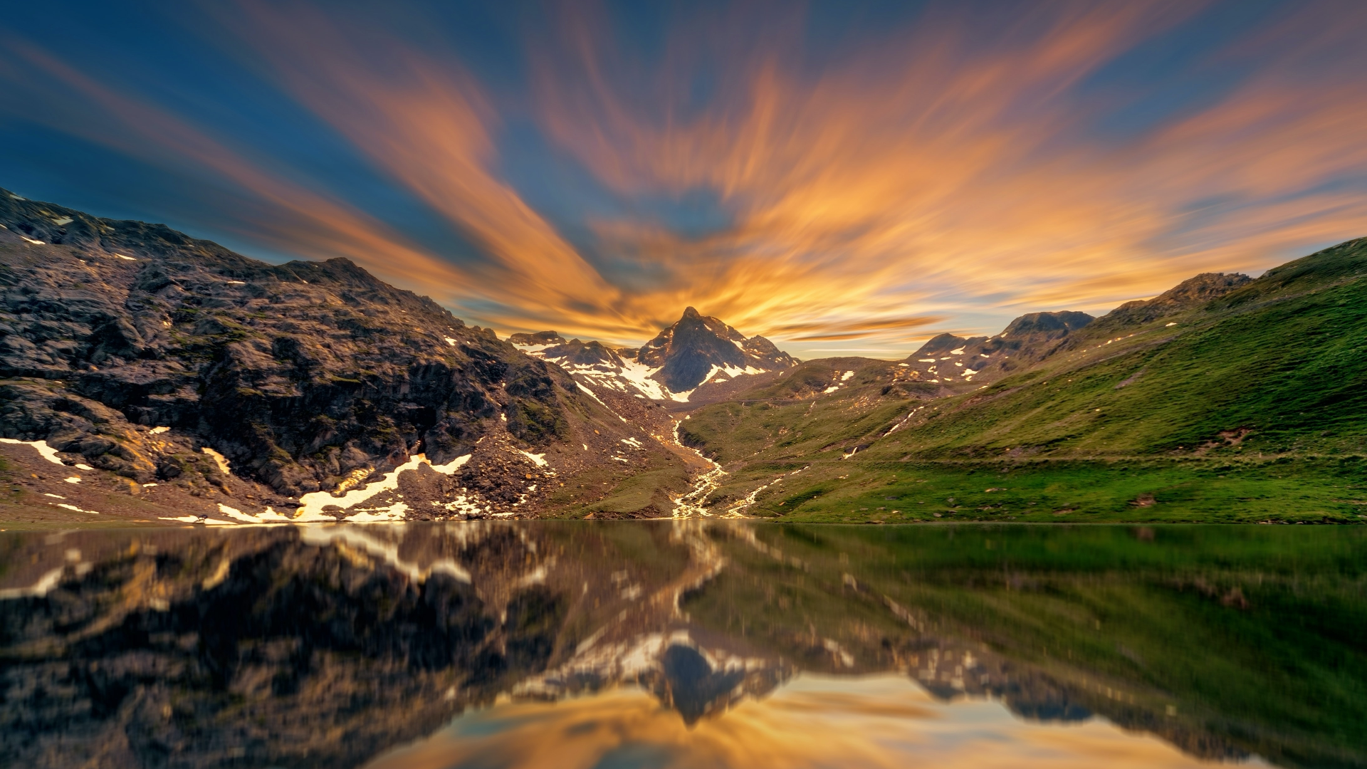 Long exposure of mountains reflecting in a lake at sunset HD Wallpaper