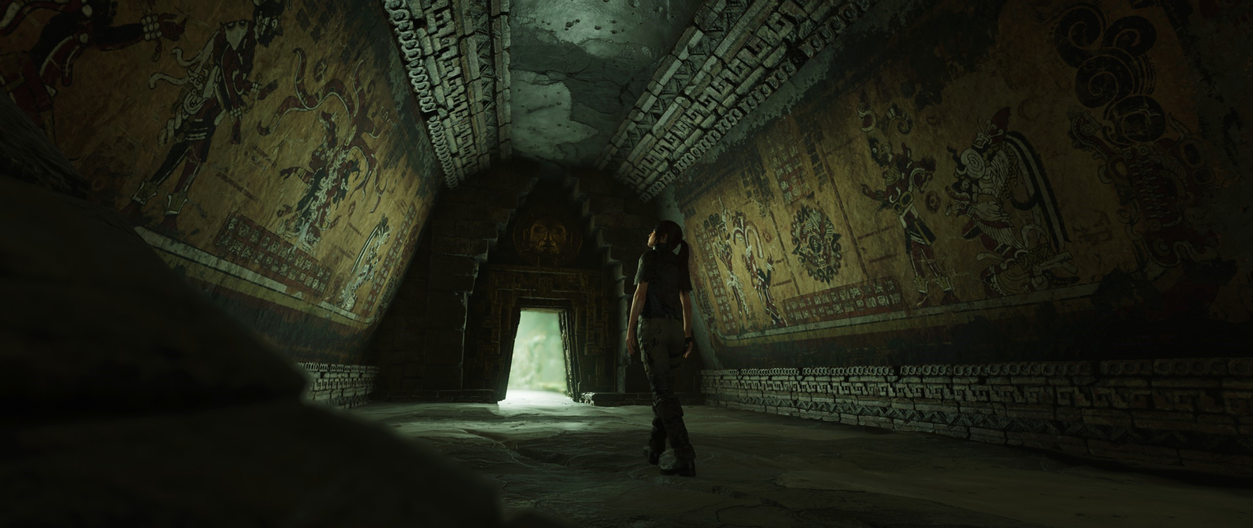 Lara Croft in Tomb Raider's ancient tomb HD Wallpaper