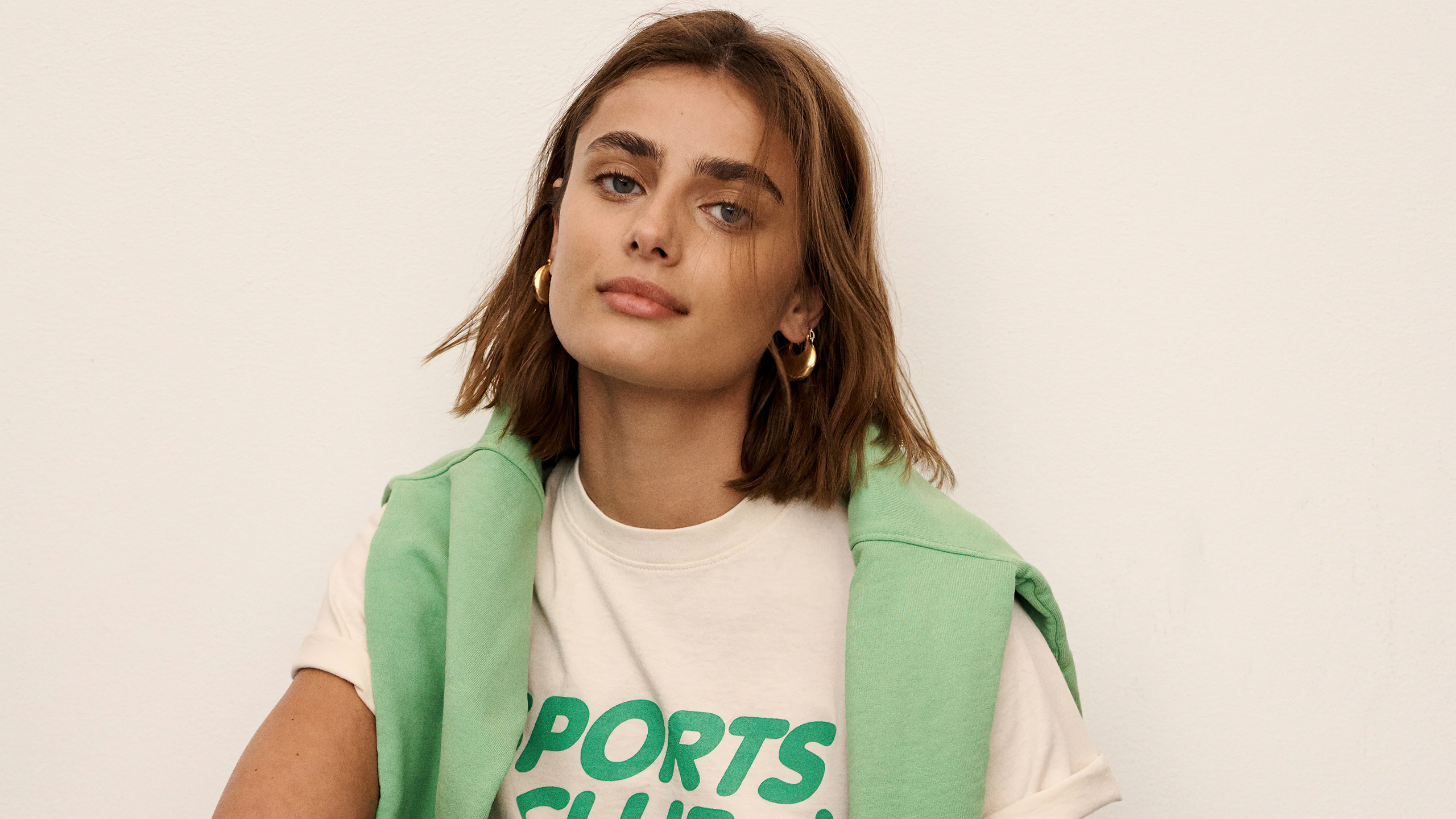 Taylor Marie Hill wearing a t-shirt and green sweater HD Wallpaper