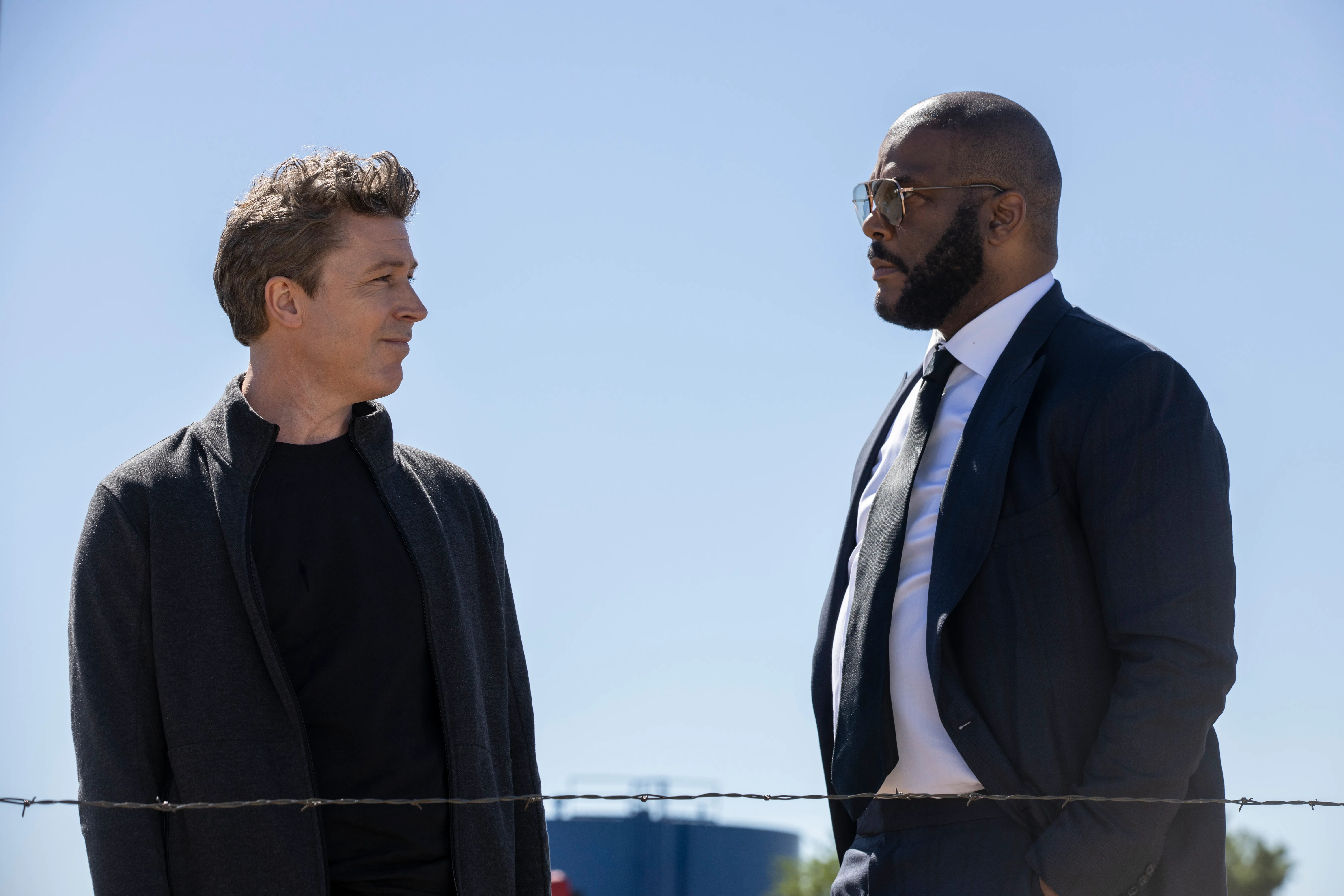 Tyler Perry and Aidan Gillen in Those Who Wish Me Dead HD Wallpaper