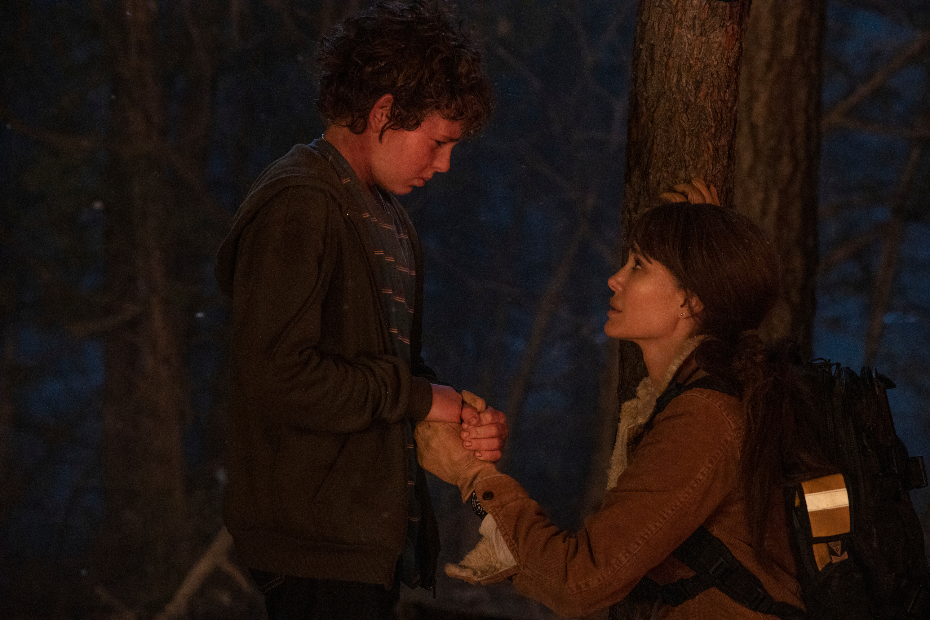 Angelina Jolie and Finn Little in Those Who Wish Me Dead HD Wallpaper
