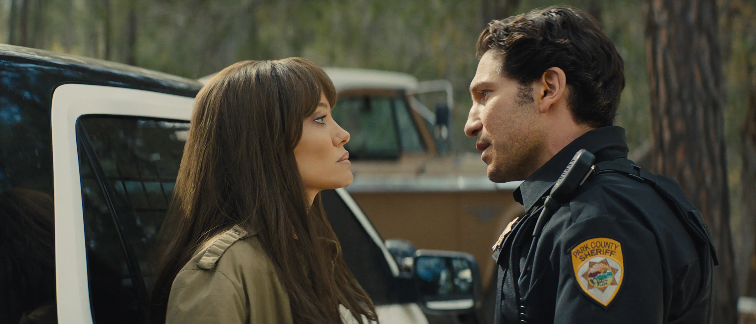 Hannah Faber and Ethan Sawyer in Those Who Wish Me Dead HD Wallpaper