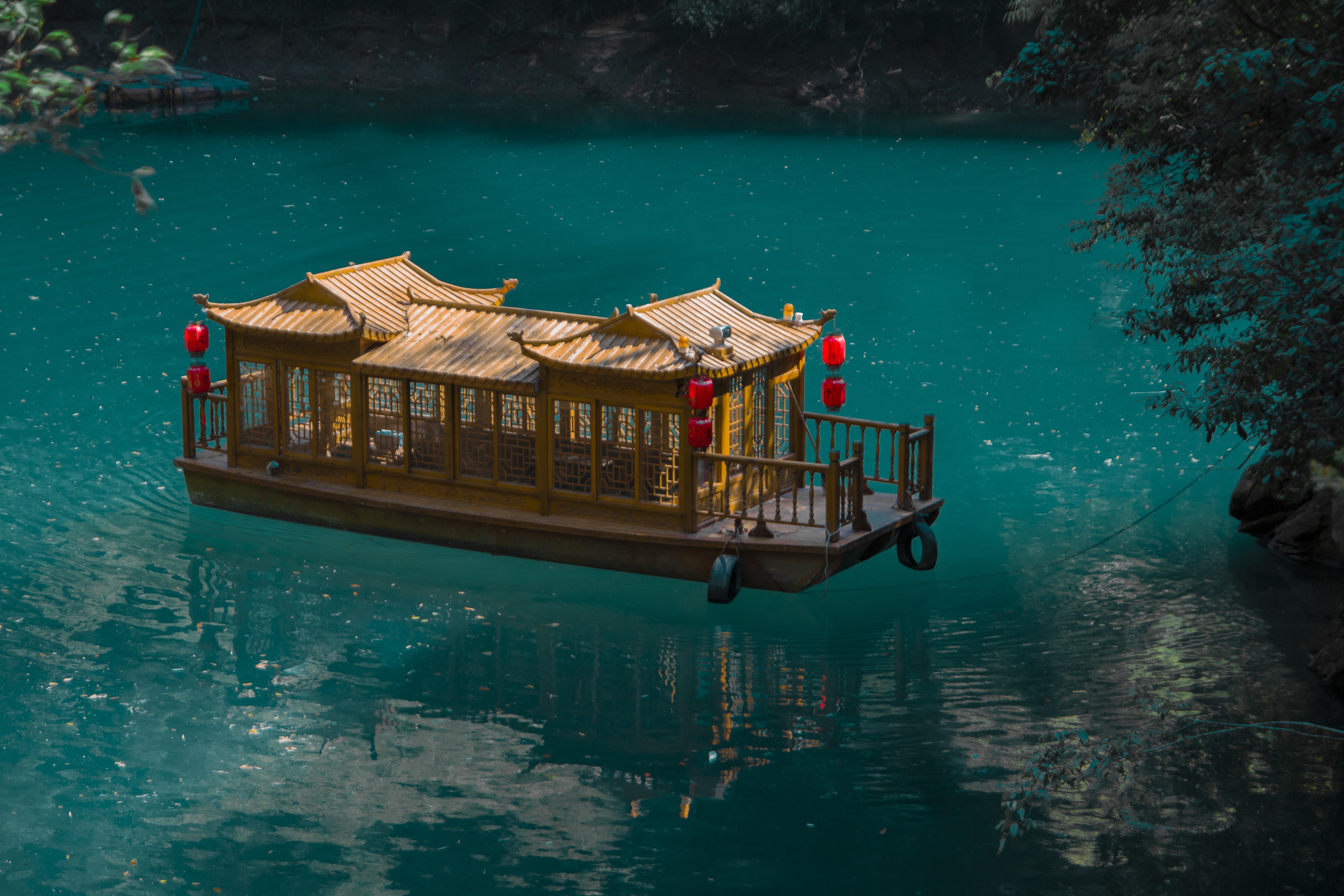 Traditional Chinese boat on turquoise water HD Wallpaper