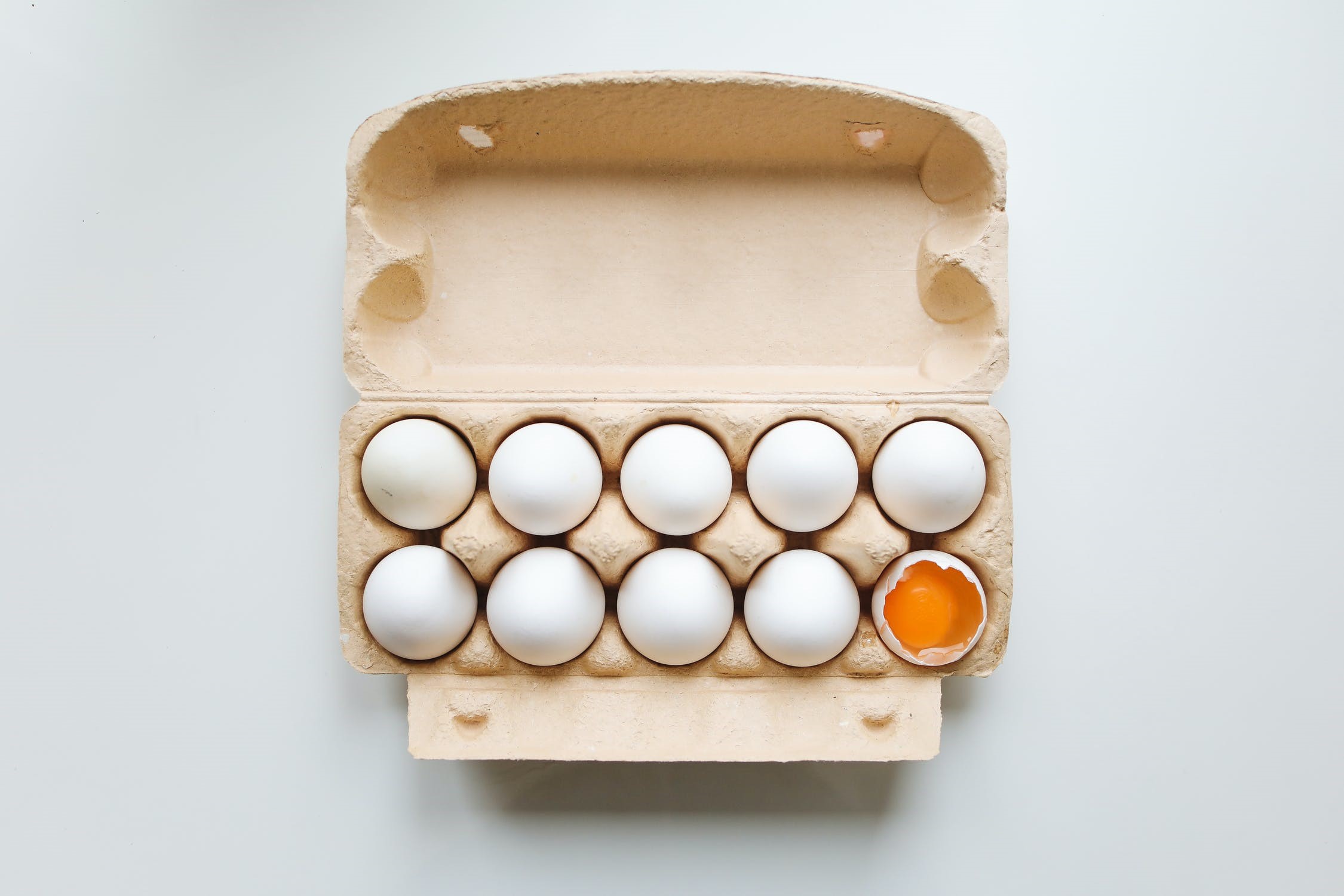 Eggs in a carton HD Wallpaper
