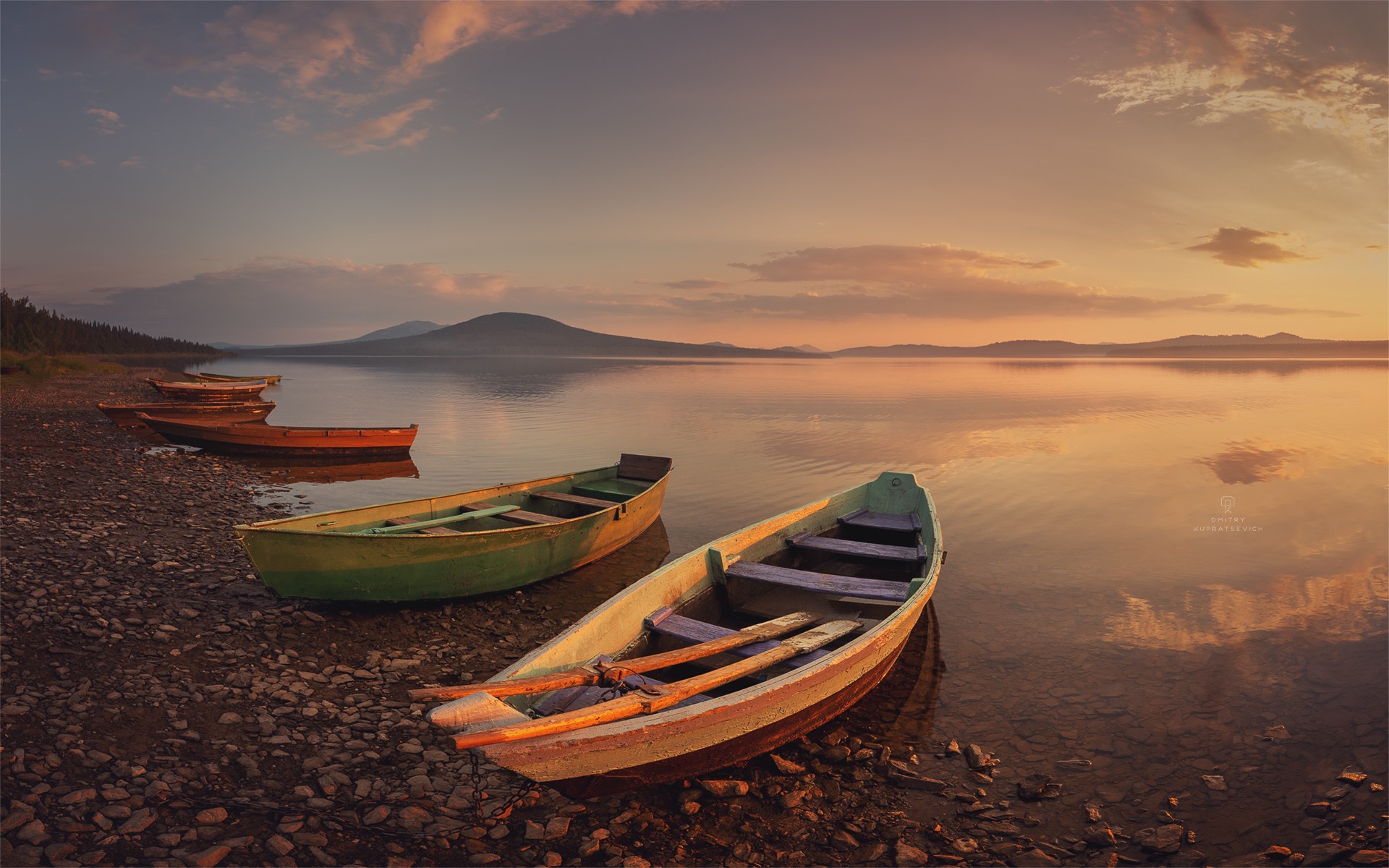 Boats on a lake at sunset with reflections HD Wallpaper