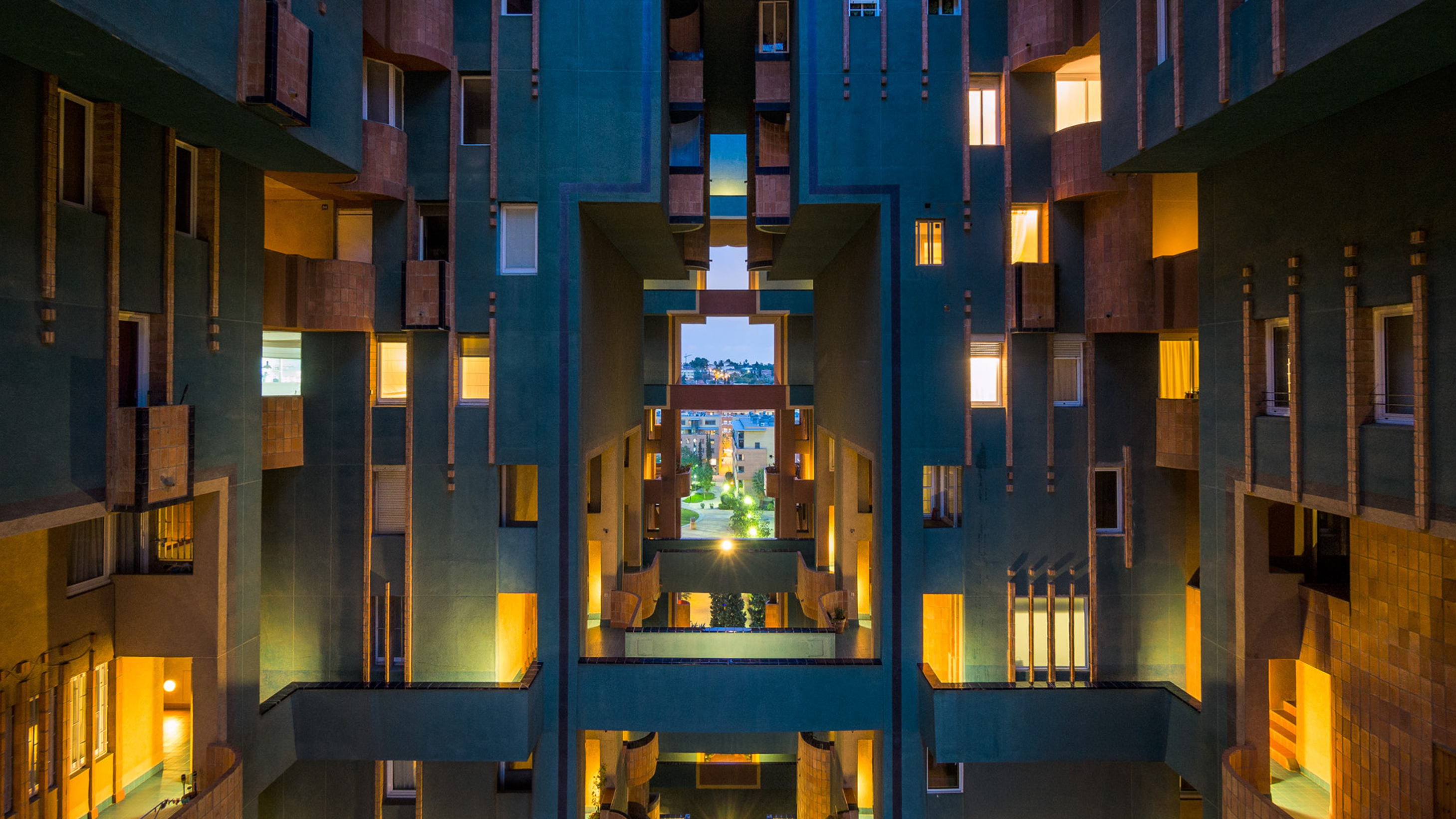 Walden 7 building in Spain at dusk HD Wallpaper