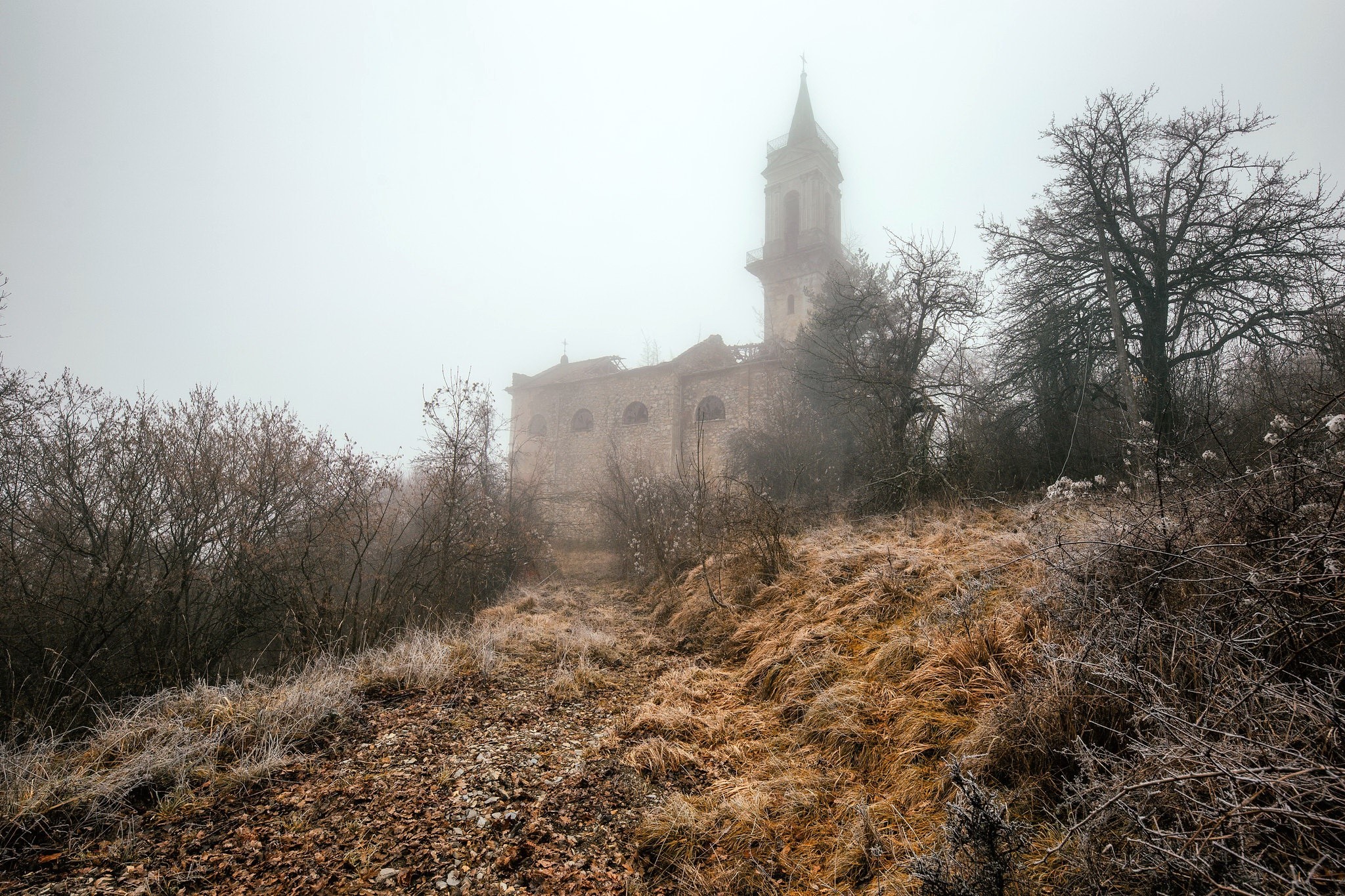 Abandoned church in the mist HD Wallpaper