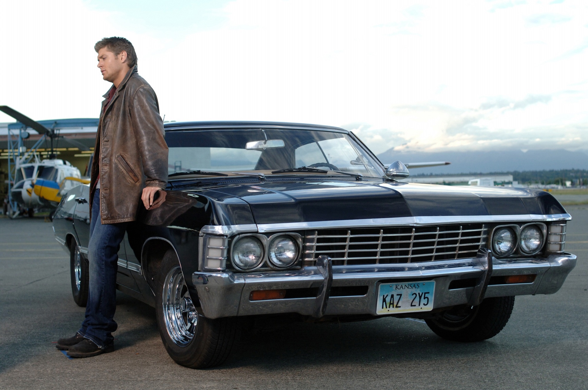 Dean Winchester leaning on his Chevrolet Impala HD Wallpaper