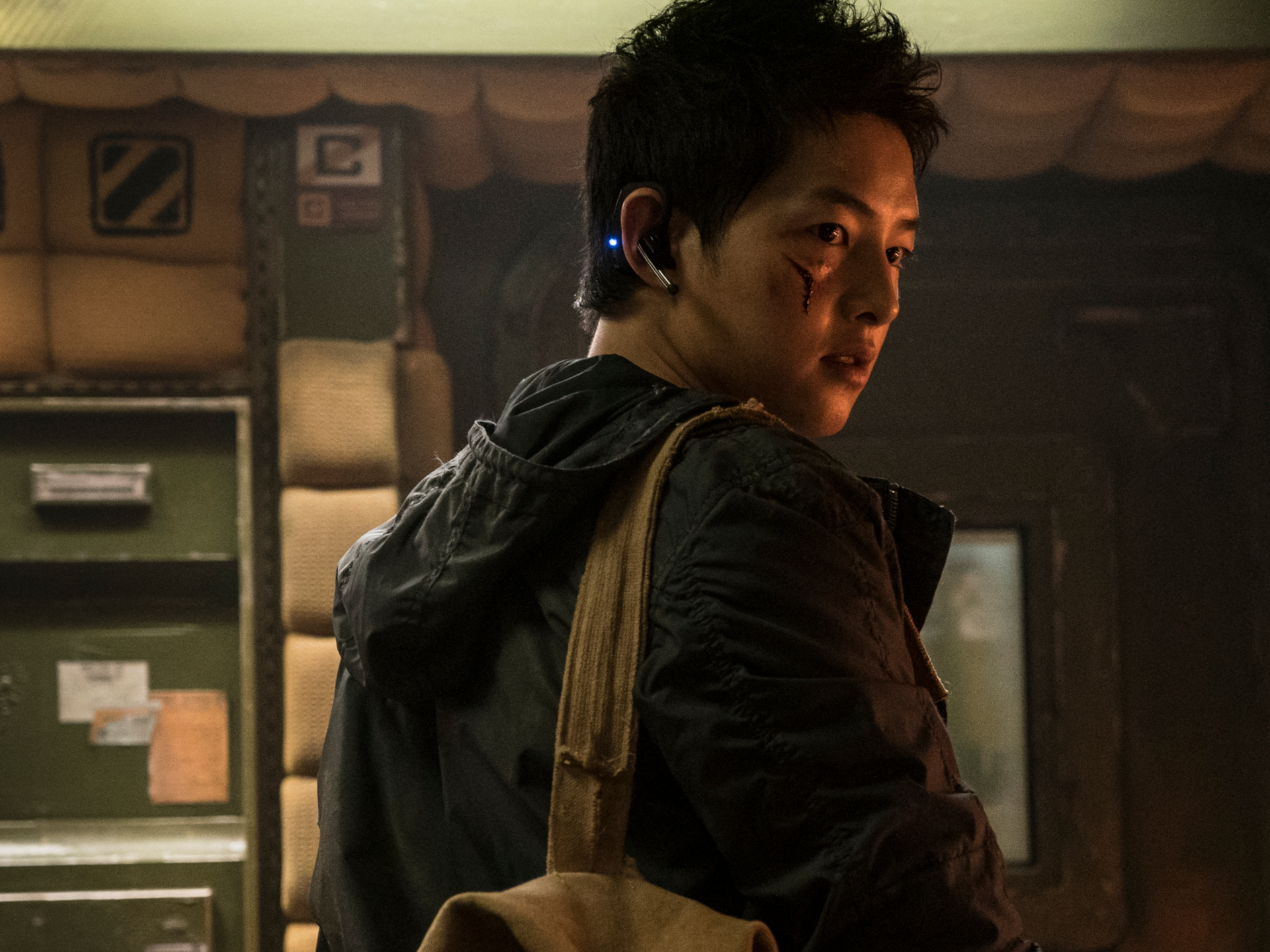 Song Joong-ki as Tae-ho in Space Sweepers HD Wallpaper