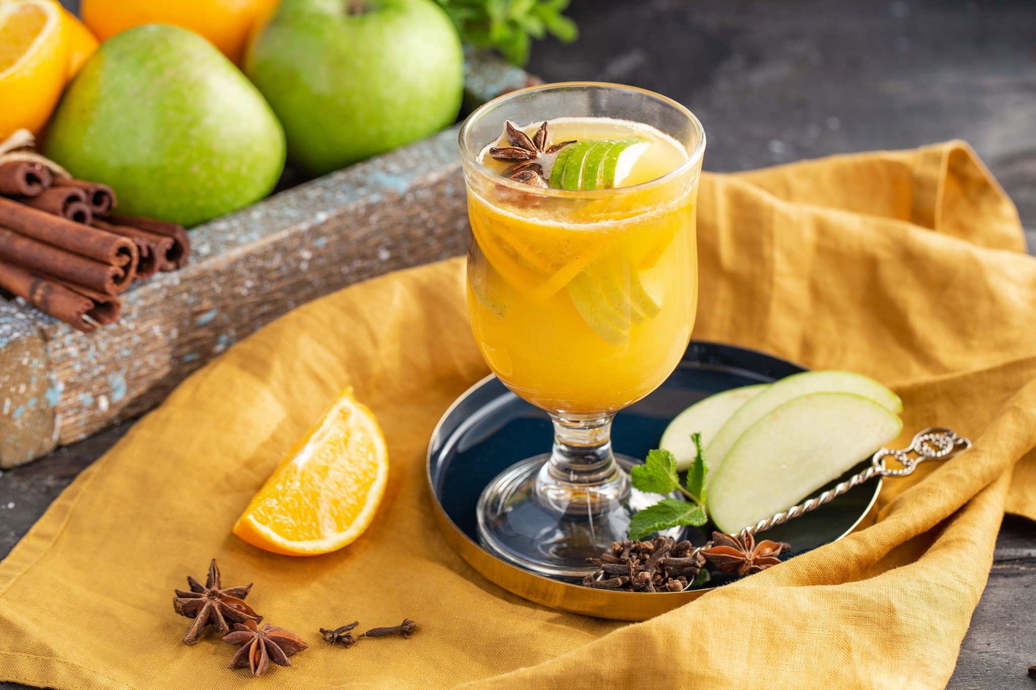 Hot apple cider with orange and spices HD Wallpaper