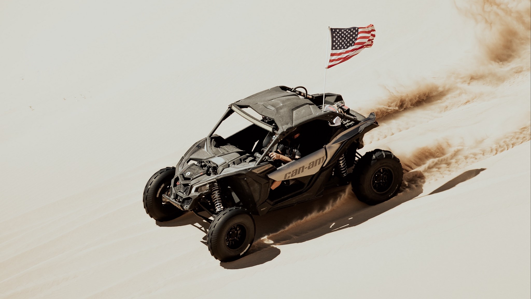Can-Am Maverick X3 dune buggy with American flag HD Wallpaper