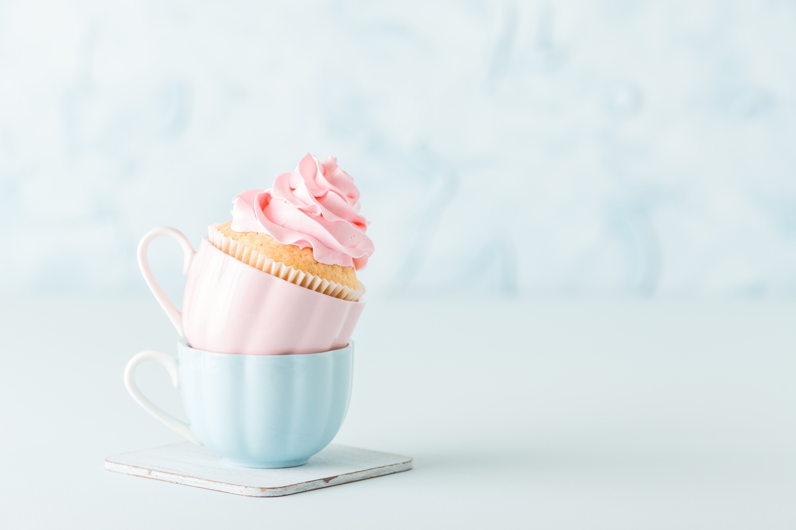 Cupcake with pink frosting in stacked cups HD Wallpaper