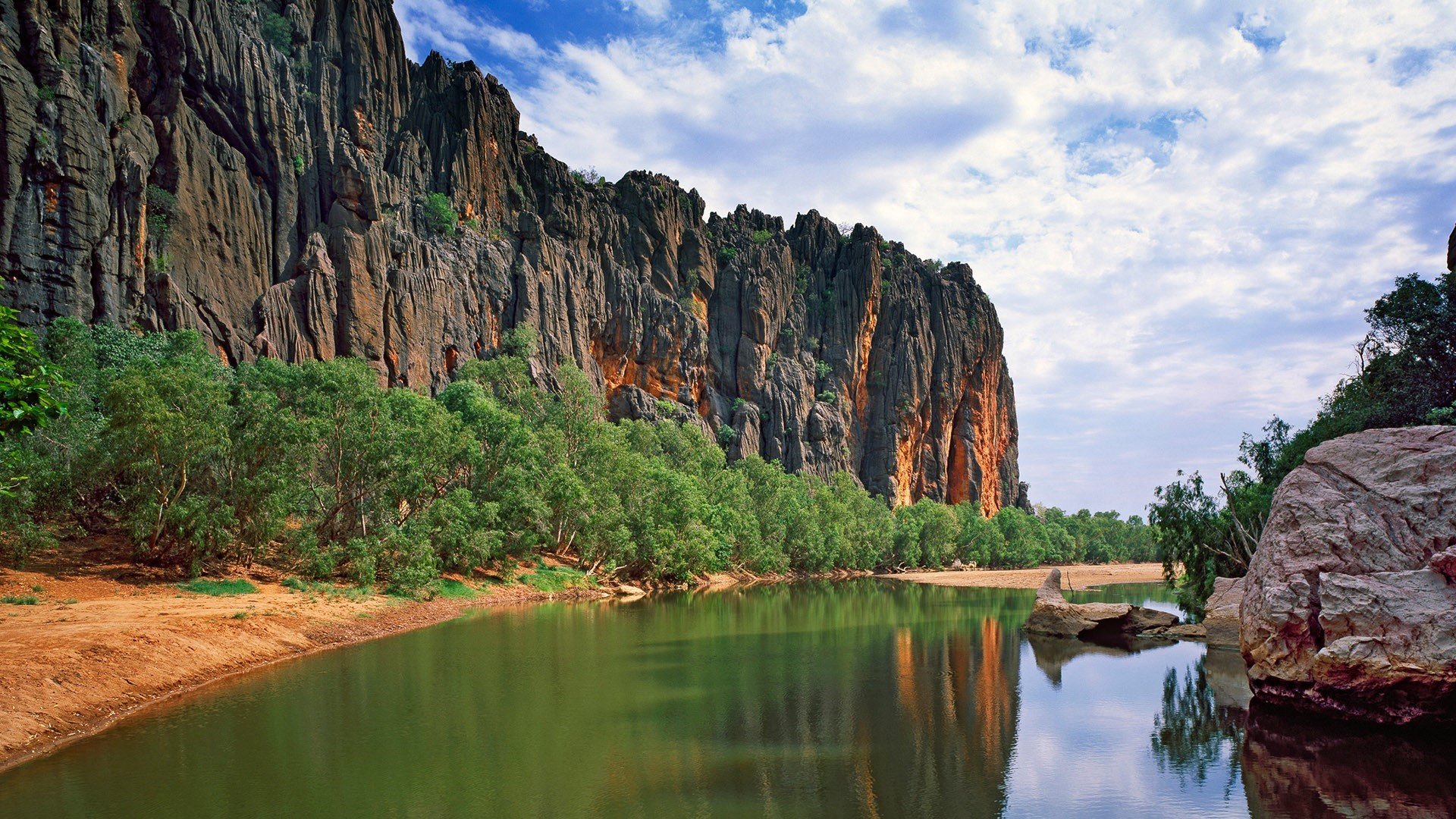 River flowing through a gorge with cliffs and trees in Australia HD Wallpaper