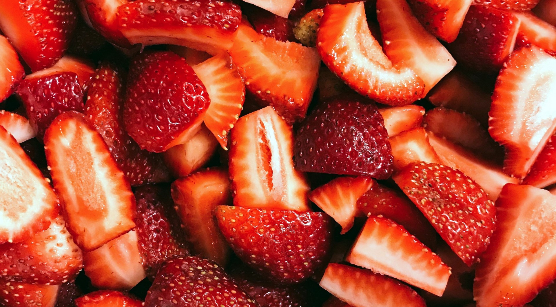 Close-up of sliced strawberries HD Wallpaper