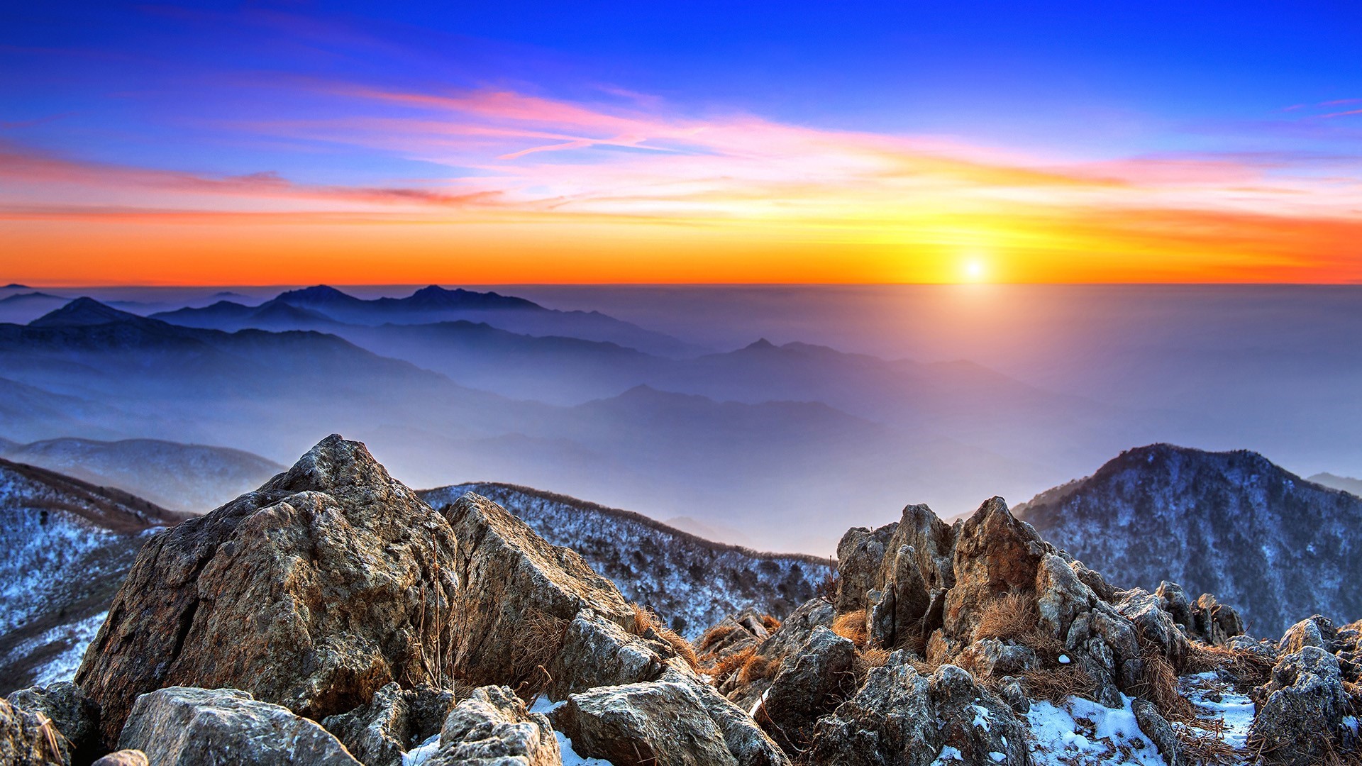 Sunrise over misty mountains in South Korea HD Wallpaper