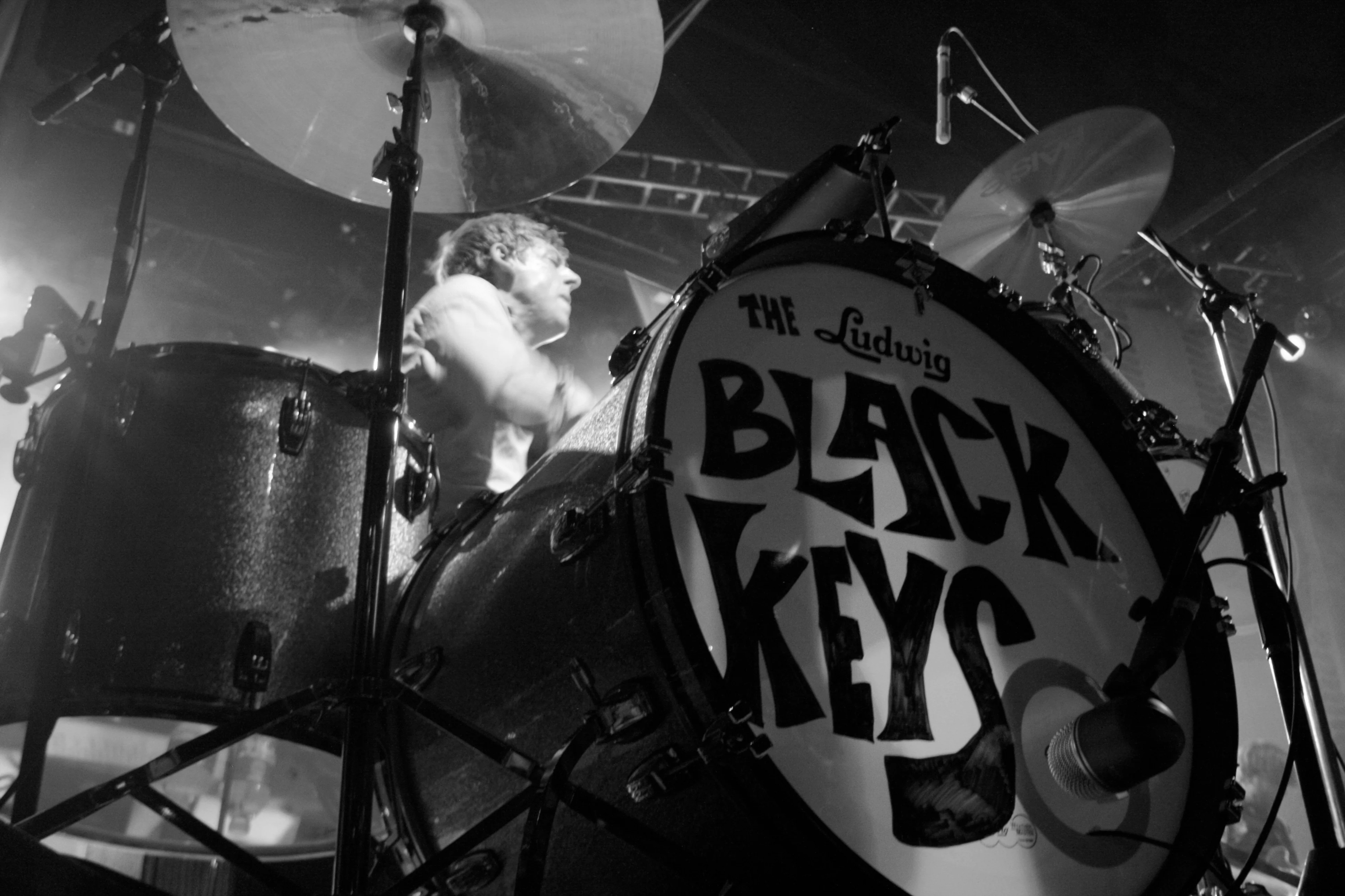 The Black Keys drummer Patrick Carney playing drums HD Wallpaper