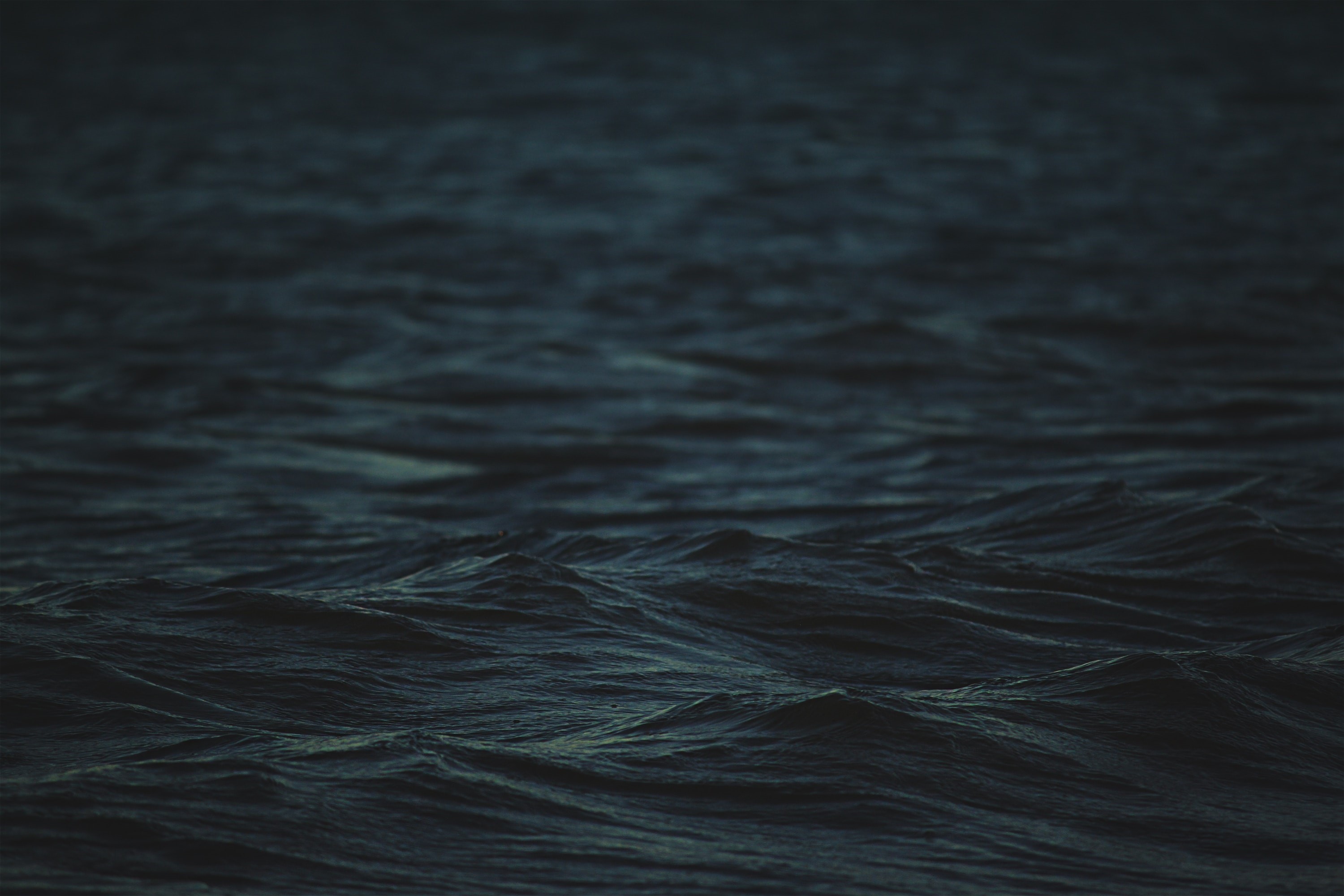 Dark ocean waves HD Wallpaper