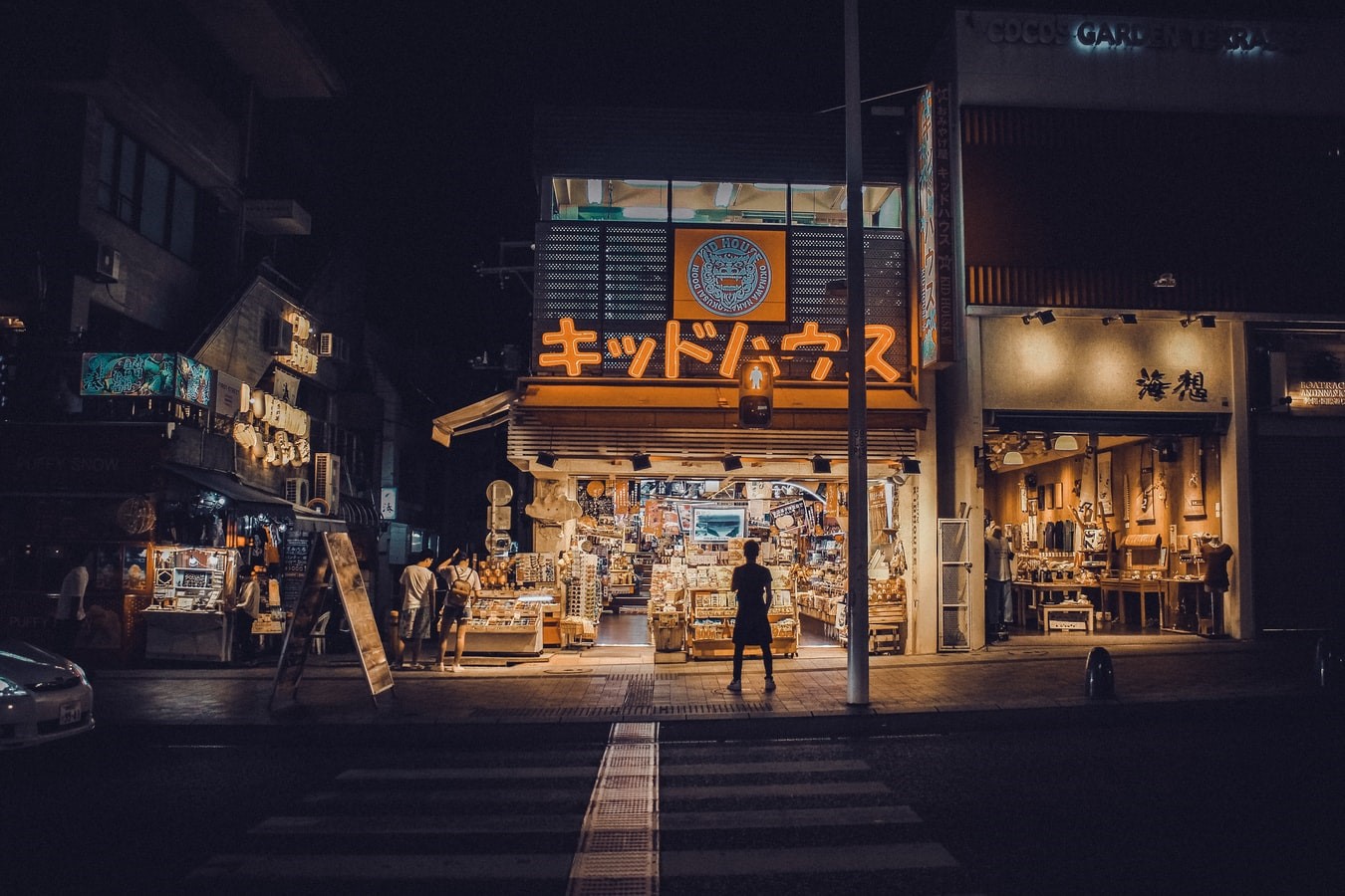 Night street view of shops in Japan HD Wallpaper