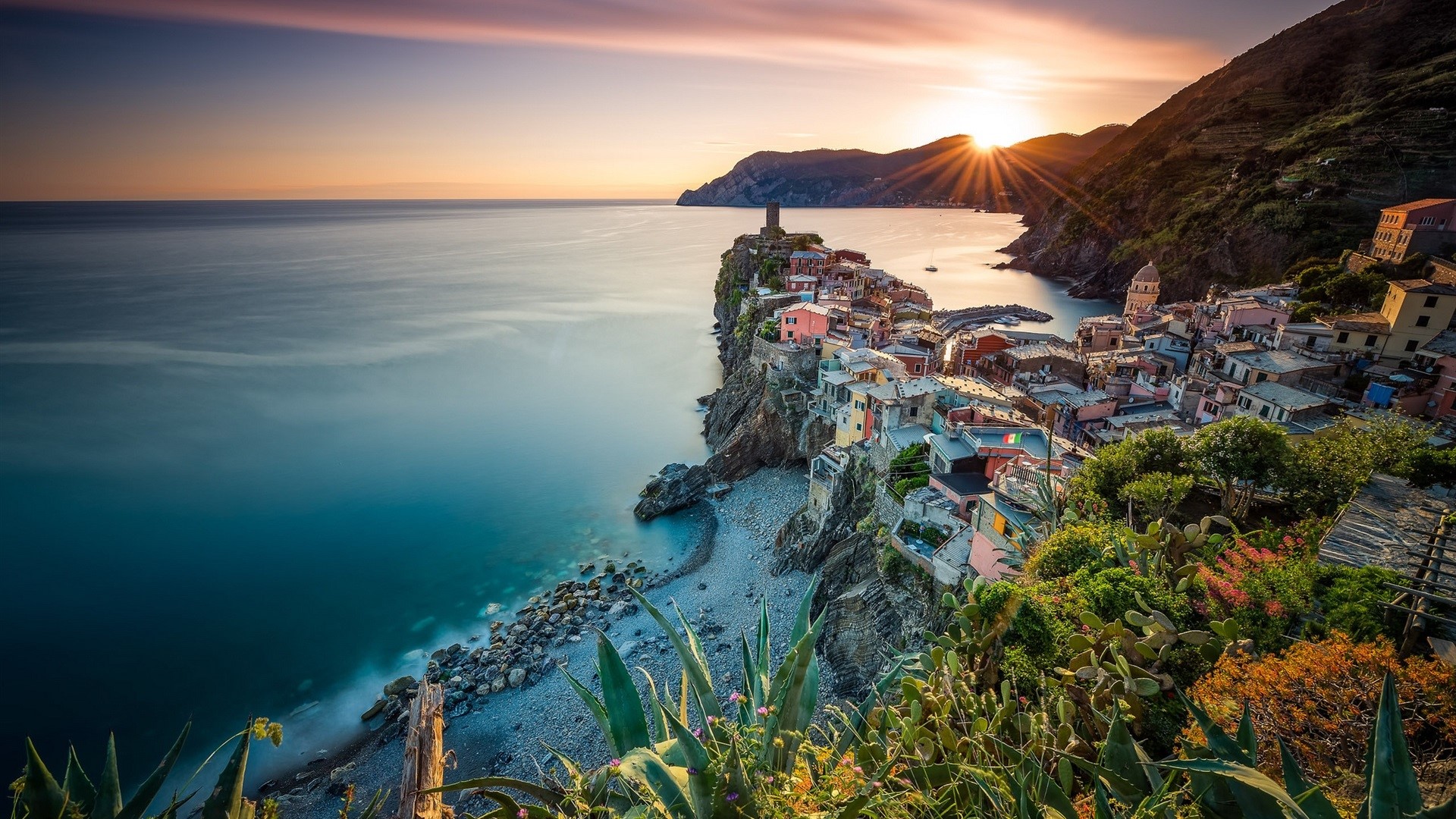 Vernazza, Italy coastal village at sunset with sun rays HD Wallpaper