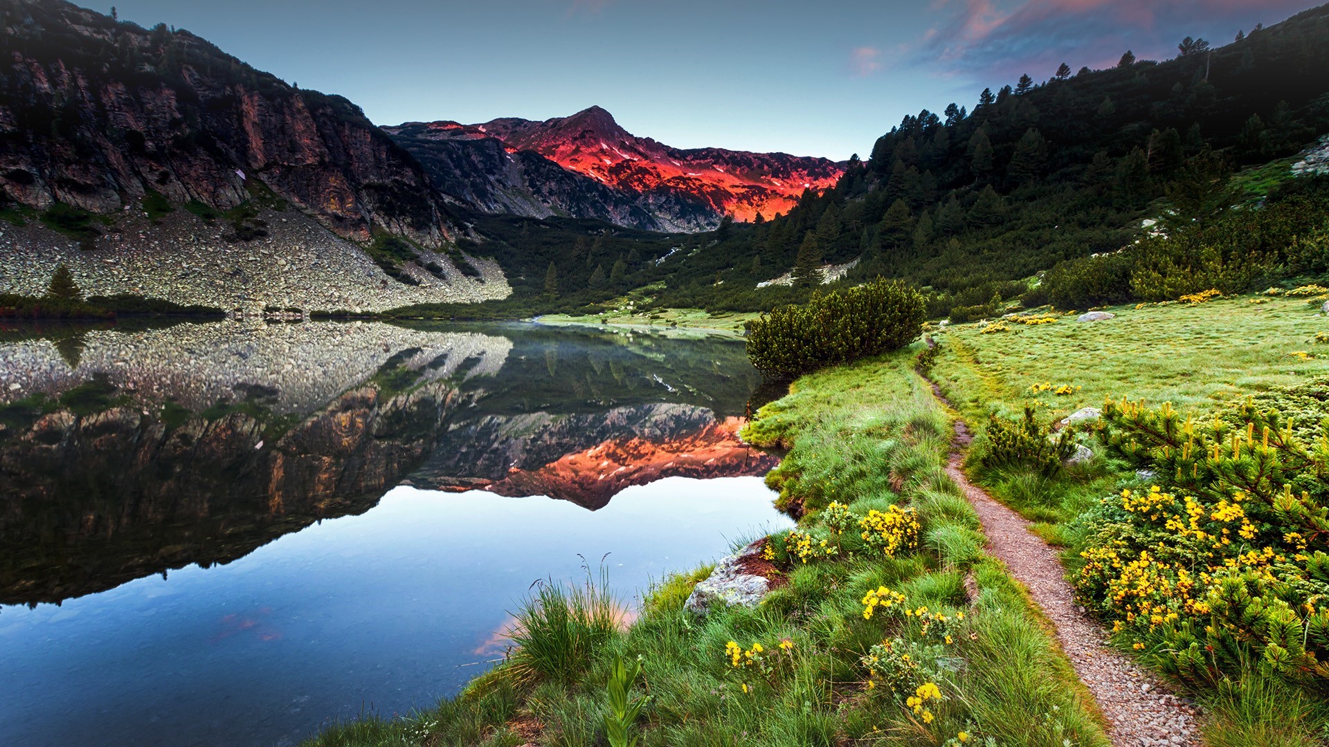 Mountain lake reflection at sunset in Pirin Mountains, Bulgaria HD Wallpaper