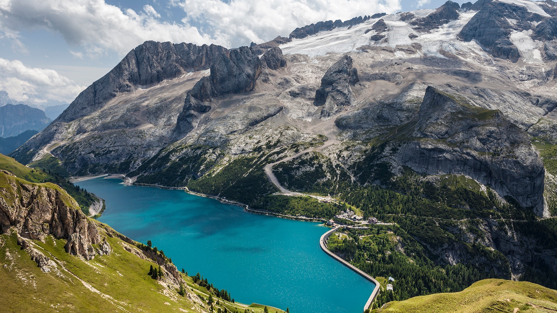 Turquoise lake and snowy mountains in the Dolomites, Italy HD Wallpaper