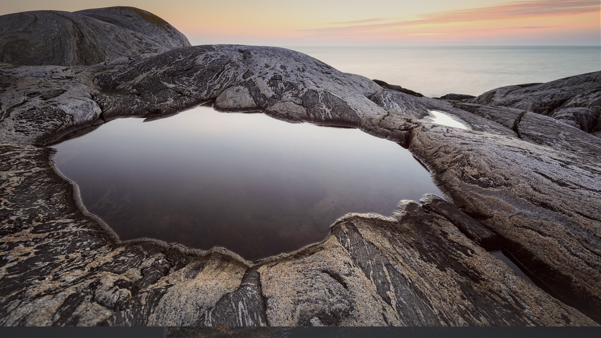 Rocky coastline with tide pool at sunset HD Wallpaper