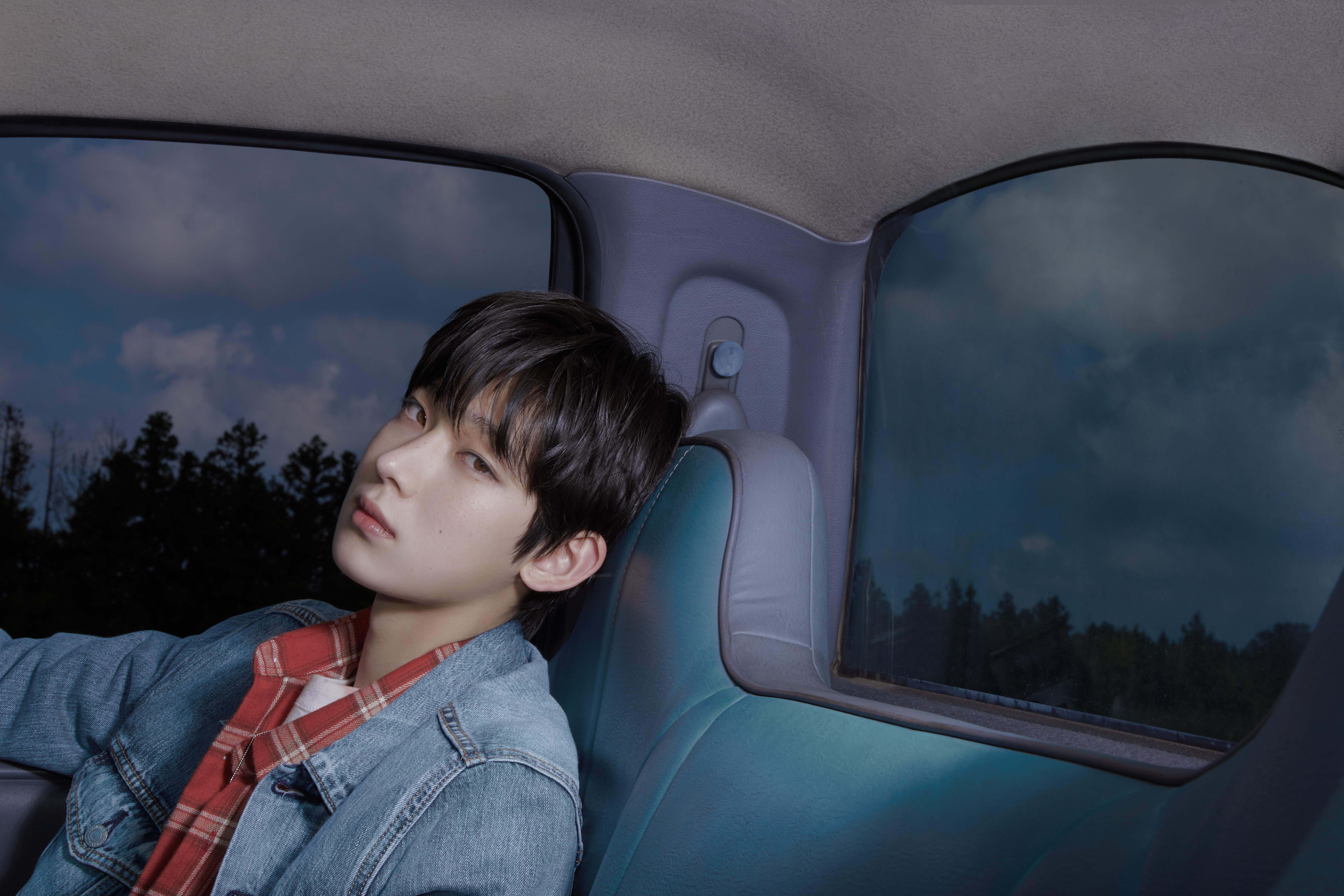 Sunoo from ENHYPEN in a car HD Wallpaper