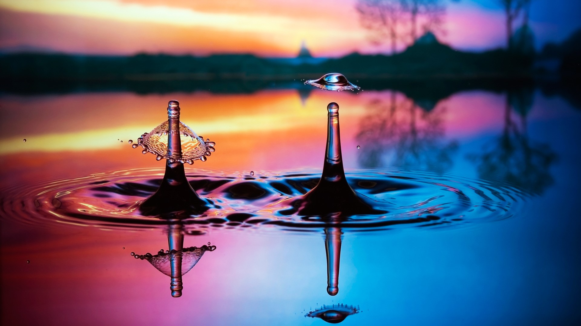 Water drops splashing at sunset HD Wallpaper