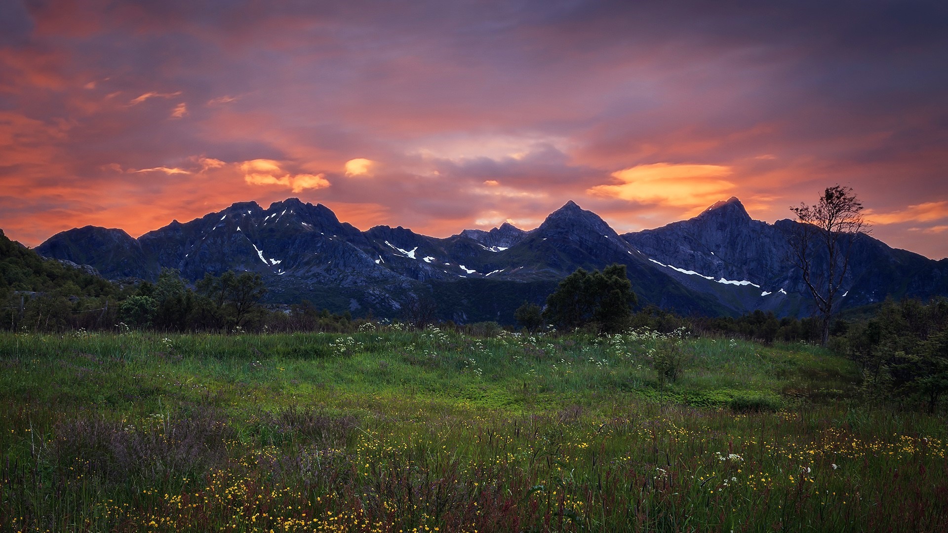 Sunset over mountains in Lofoten Islands, Norway HD Wallpaper