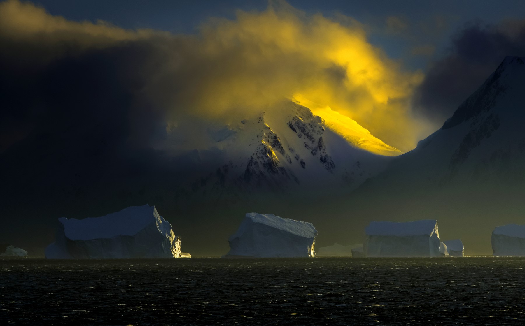 Icebergs and snowy mountains at sunrise in Antarctica HD Wallpaper