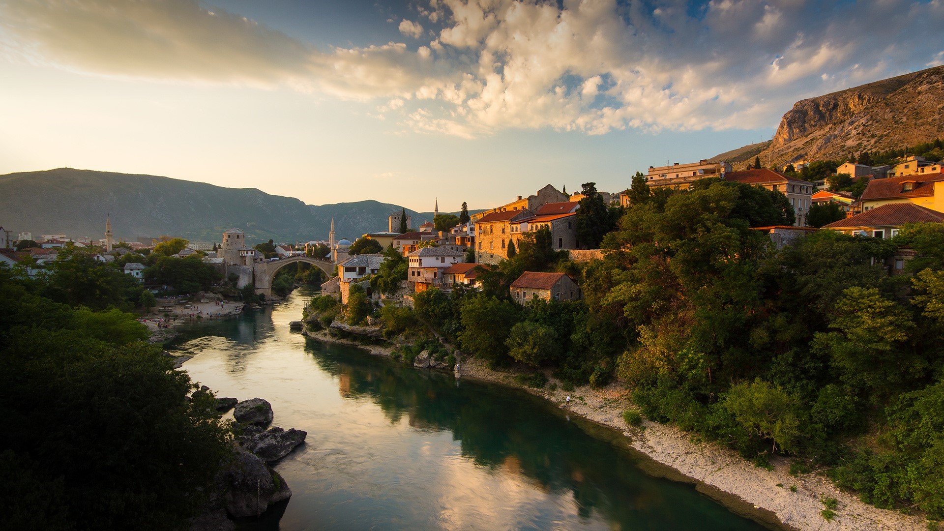 Stari Most bridge over Neretva River in Mostar, Bosnia and Herzegovina HD Wallpaper