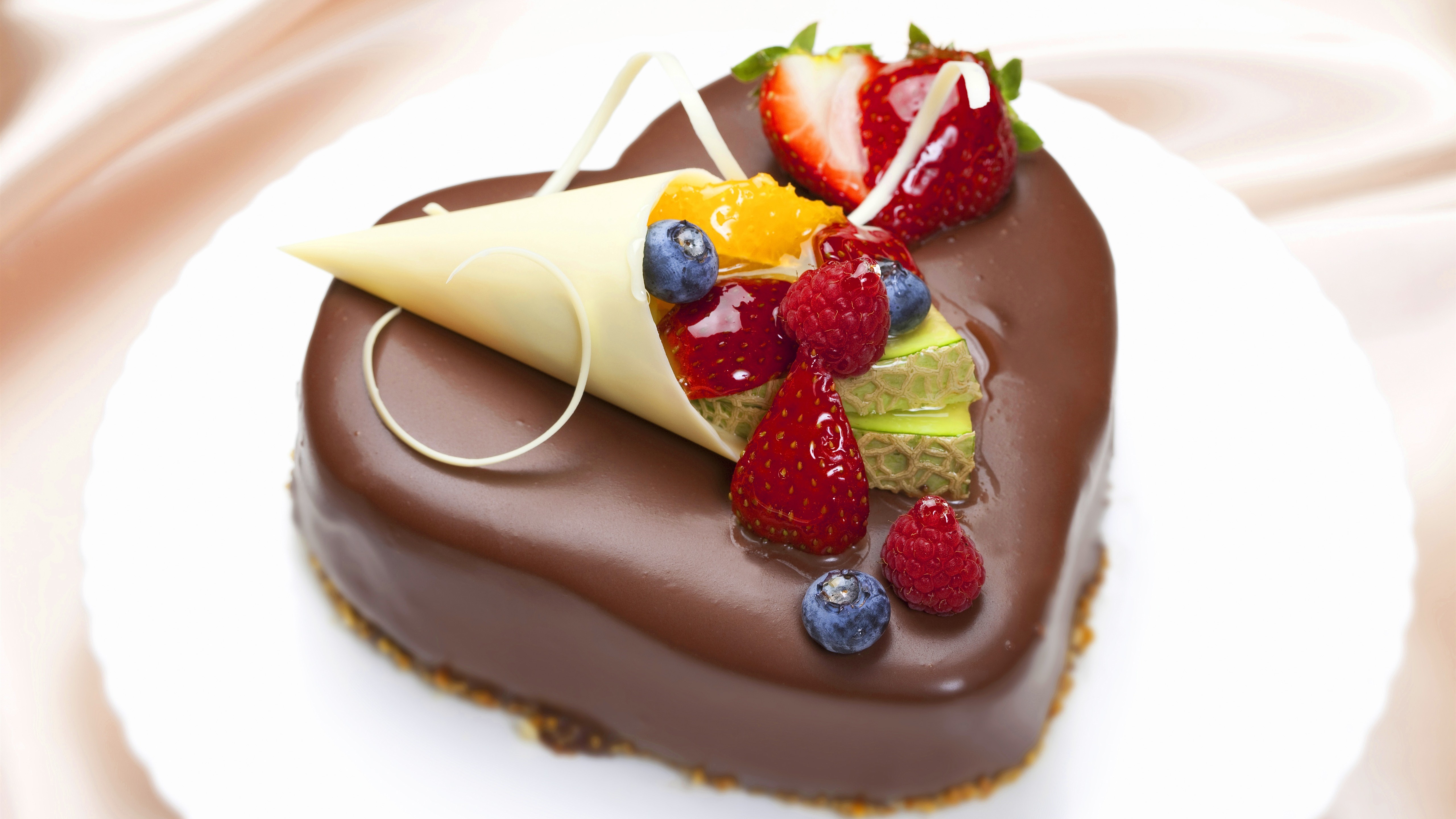 Heart-shaped chocolate cake with fresh fruit HD Wallpaper