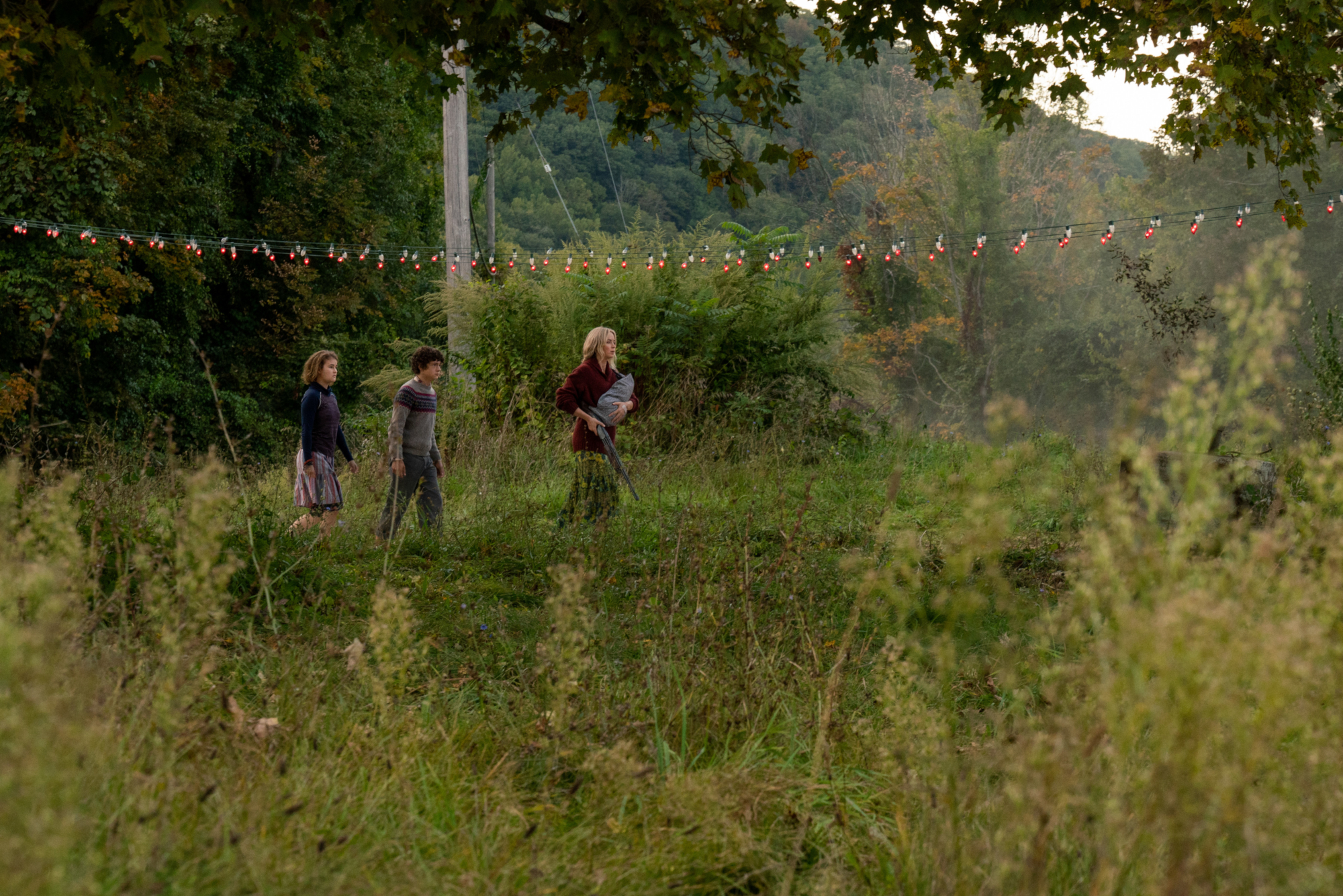 Emily Blunt, Noah Jupe, and Millicent Simmonds in A Quiet Place Part II HD Wallpaper