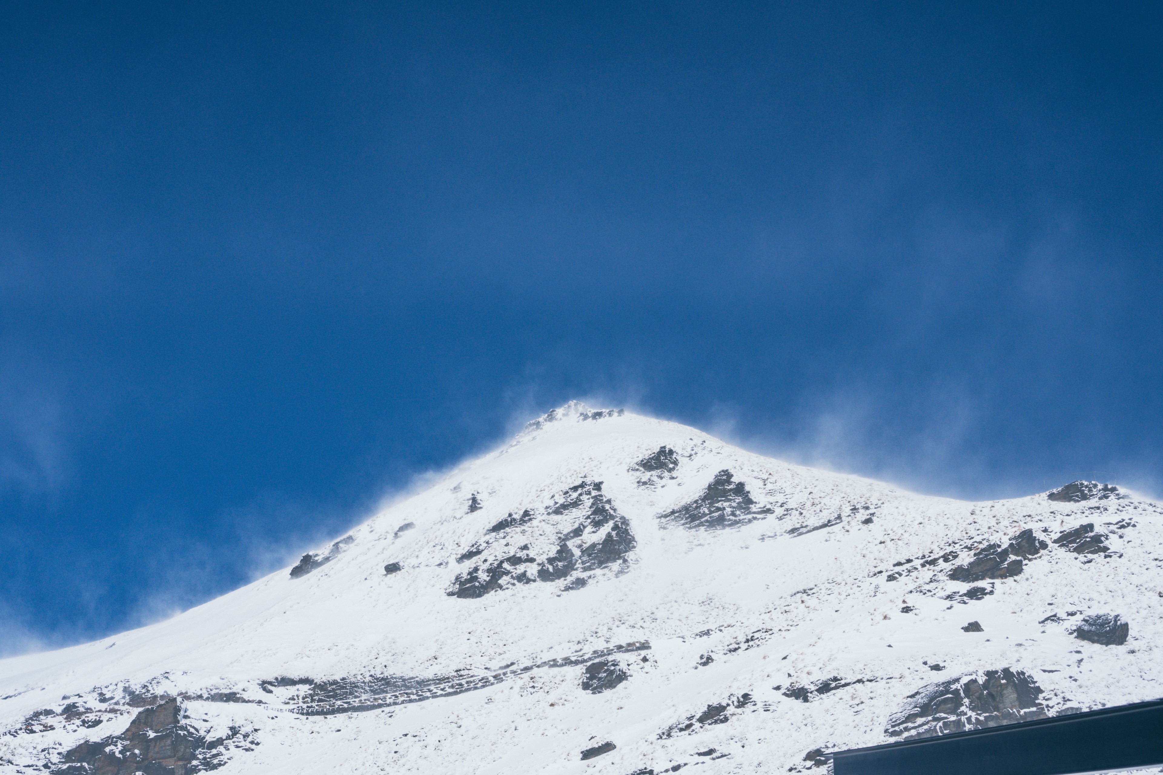 Snowy Mountain Peak in Queenstown, New Zealand HD Wallpaper