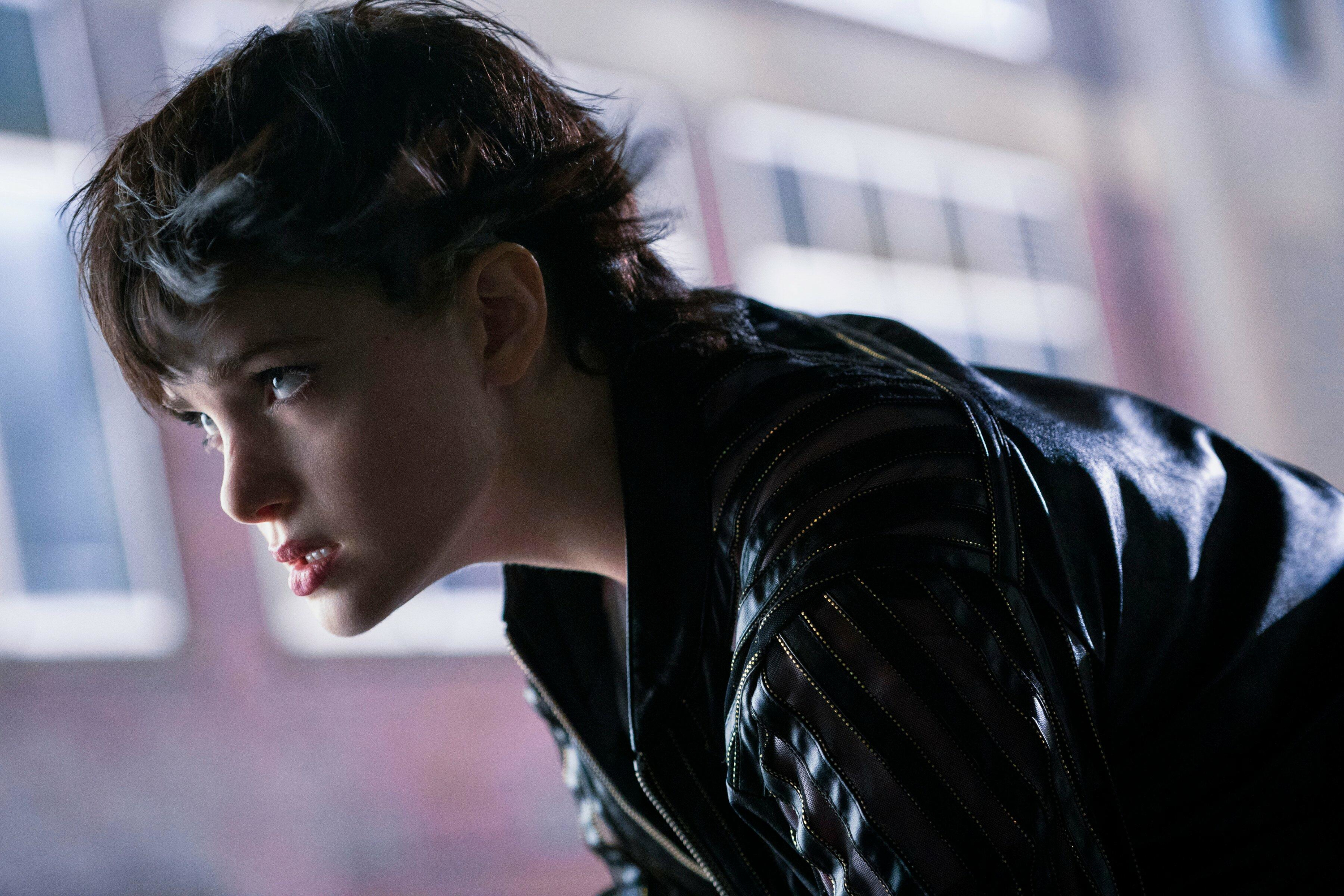 Elena Kampouris in Jupiters Legacy Scene HD Wallpaper