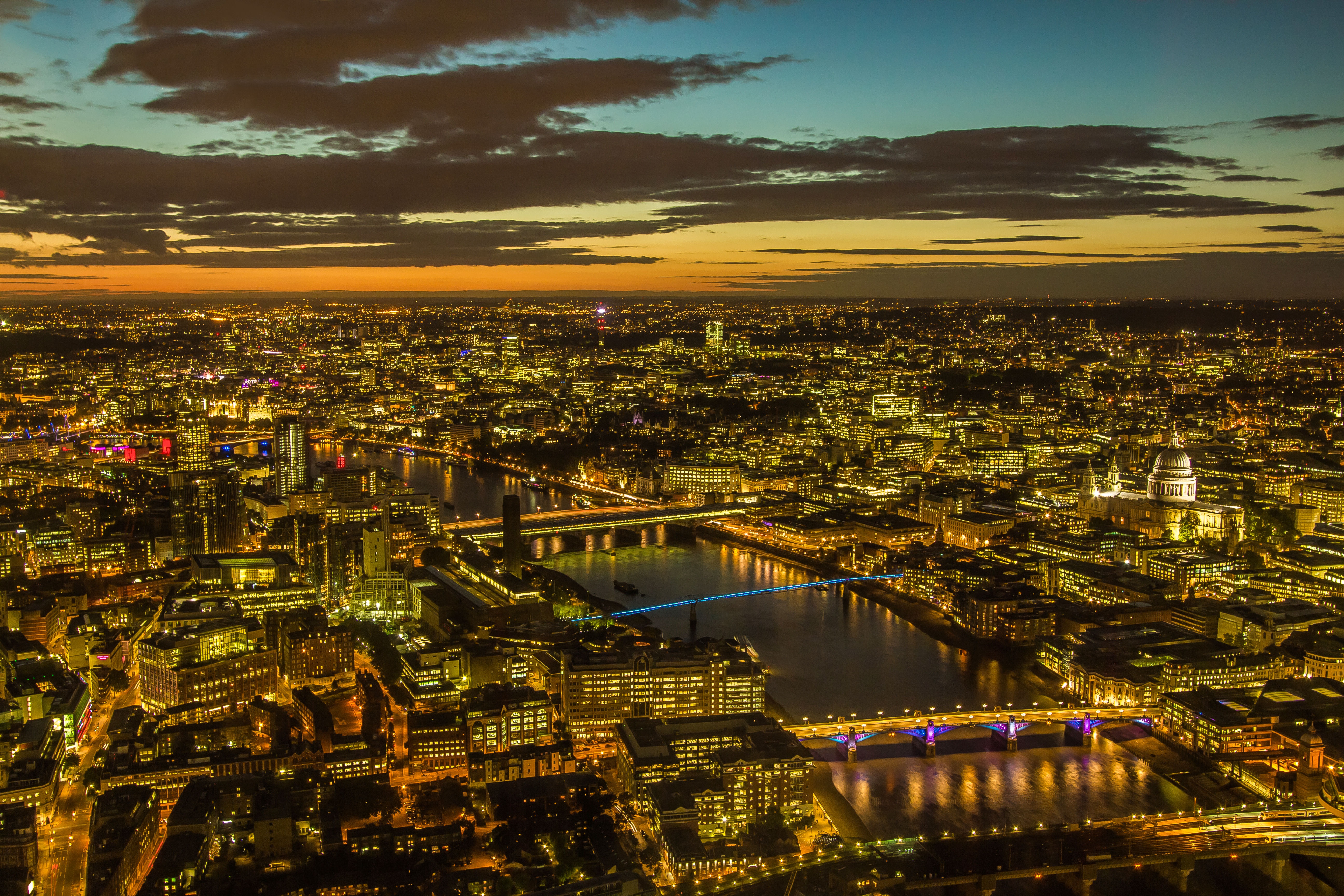 London Cityscape at Sunset with River Thames HD Wallpaper