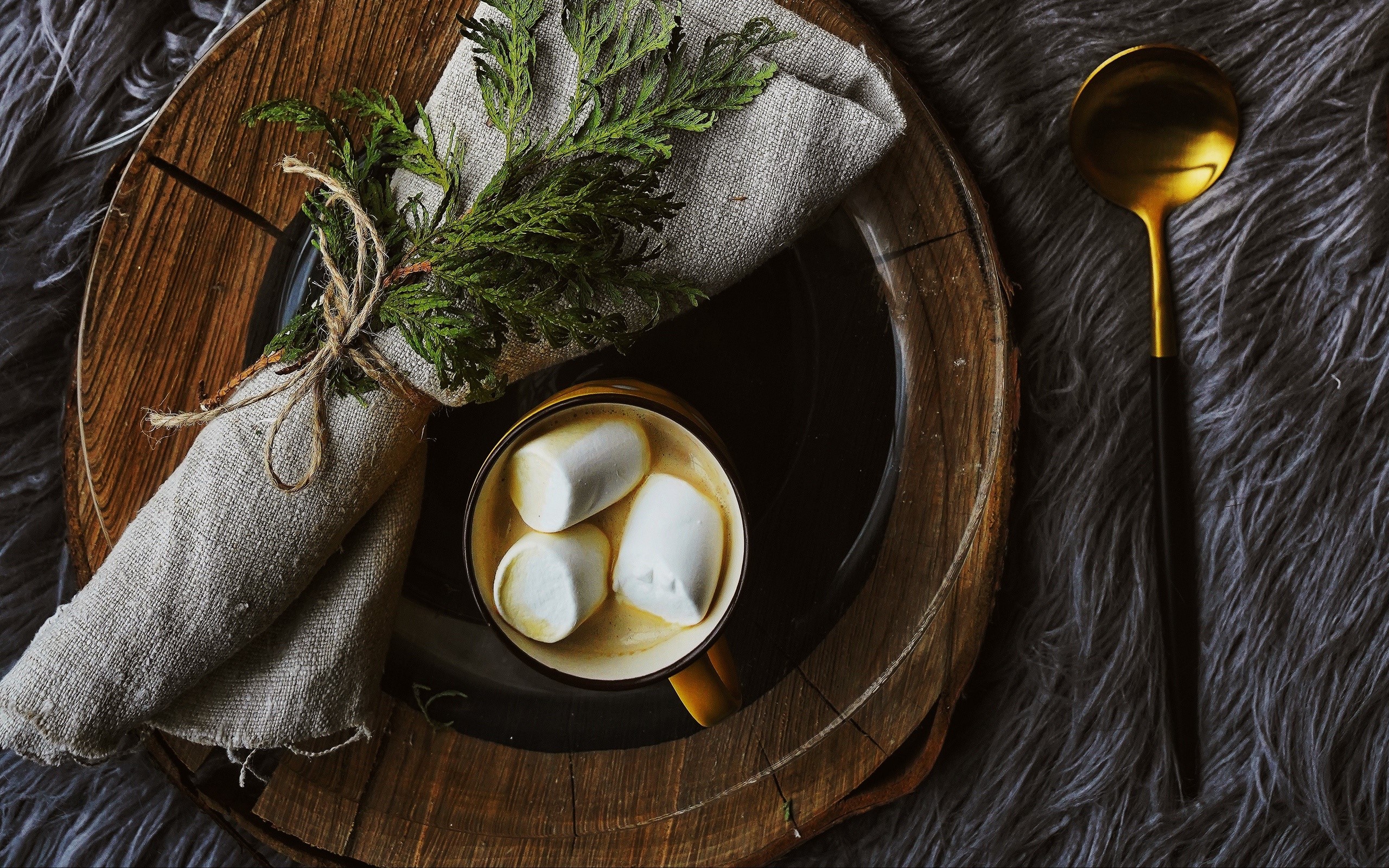 Hot chocolate with marshmallows on a wooden plate HD Wallpaper