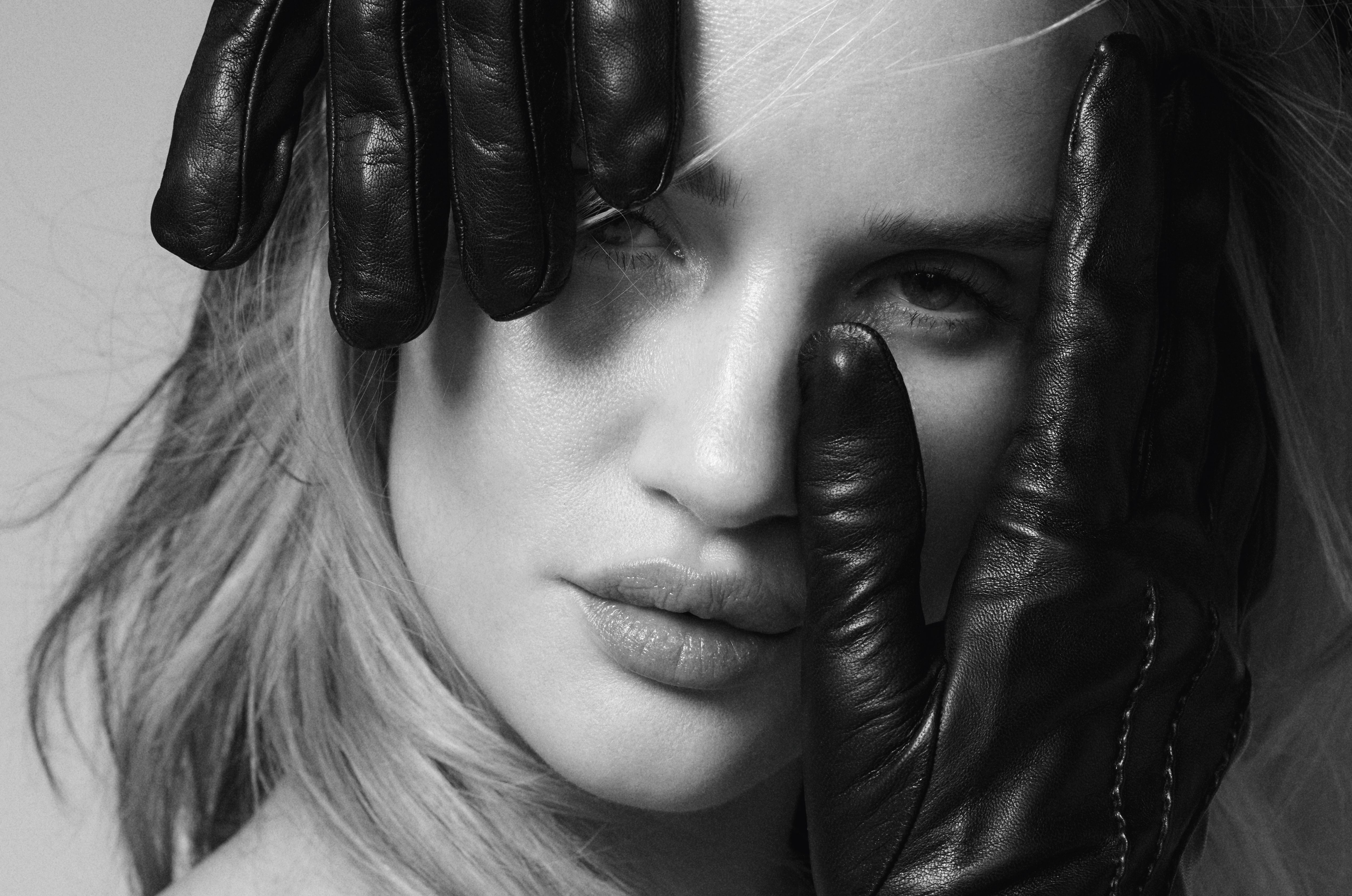 Rosie Huntington-Whiteley for ELLE UK HD Wallpaper