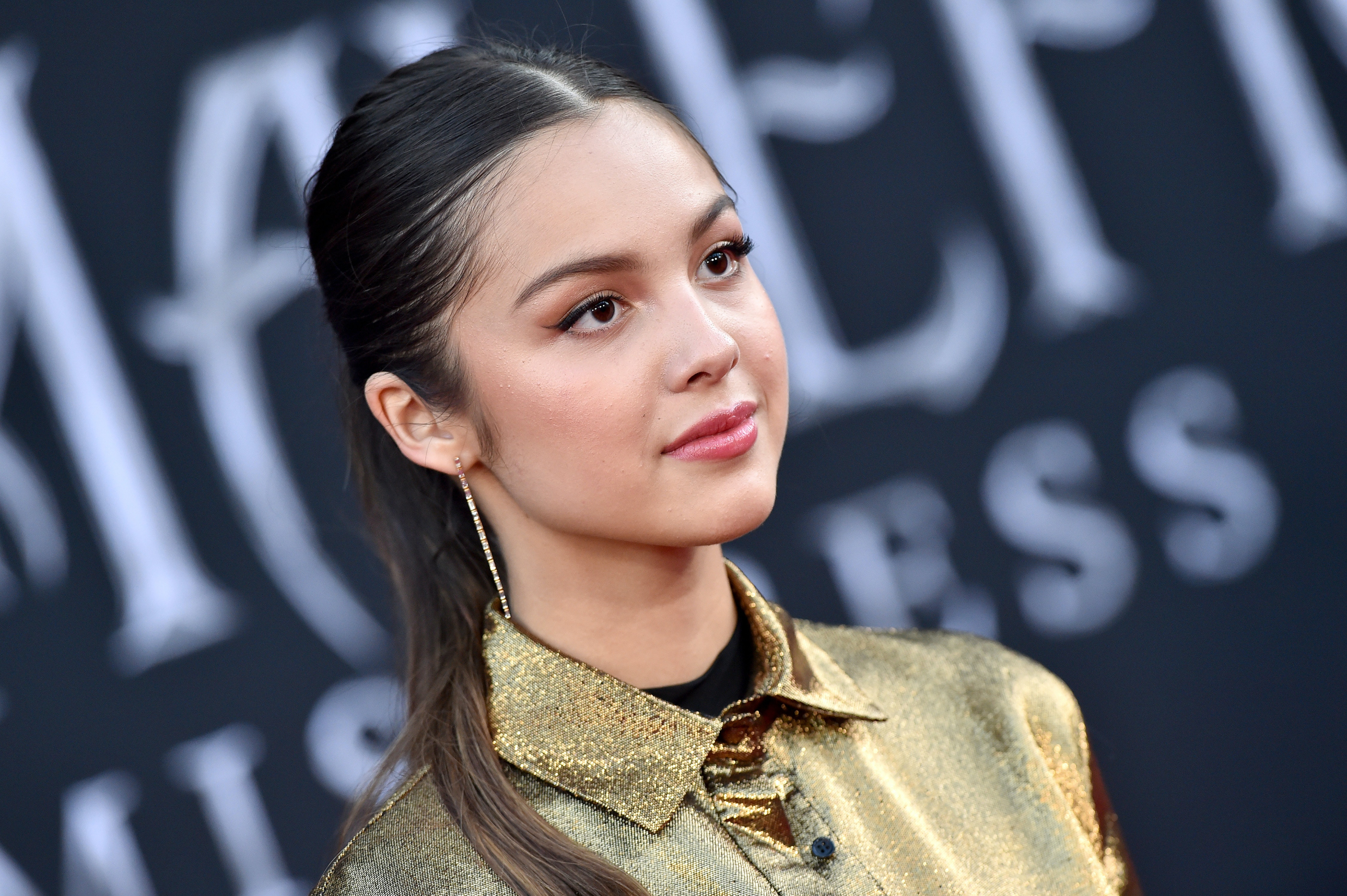 Olivia Rodrigo at an event HD Wallpaper