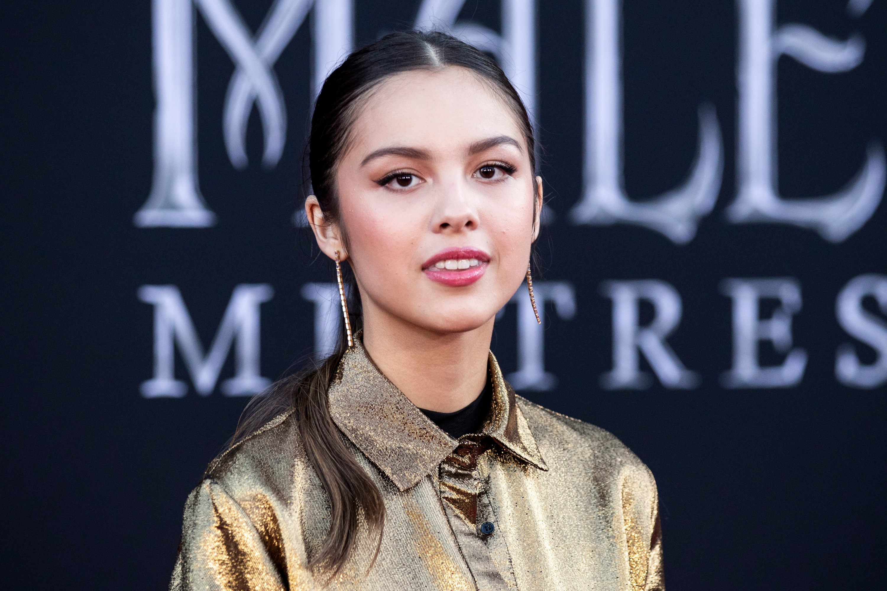 Olivia Rodrigo at an event HD Wallpaper