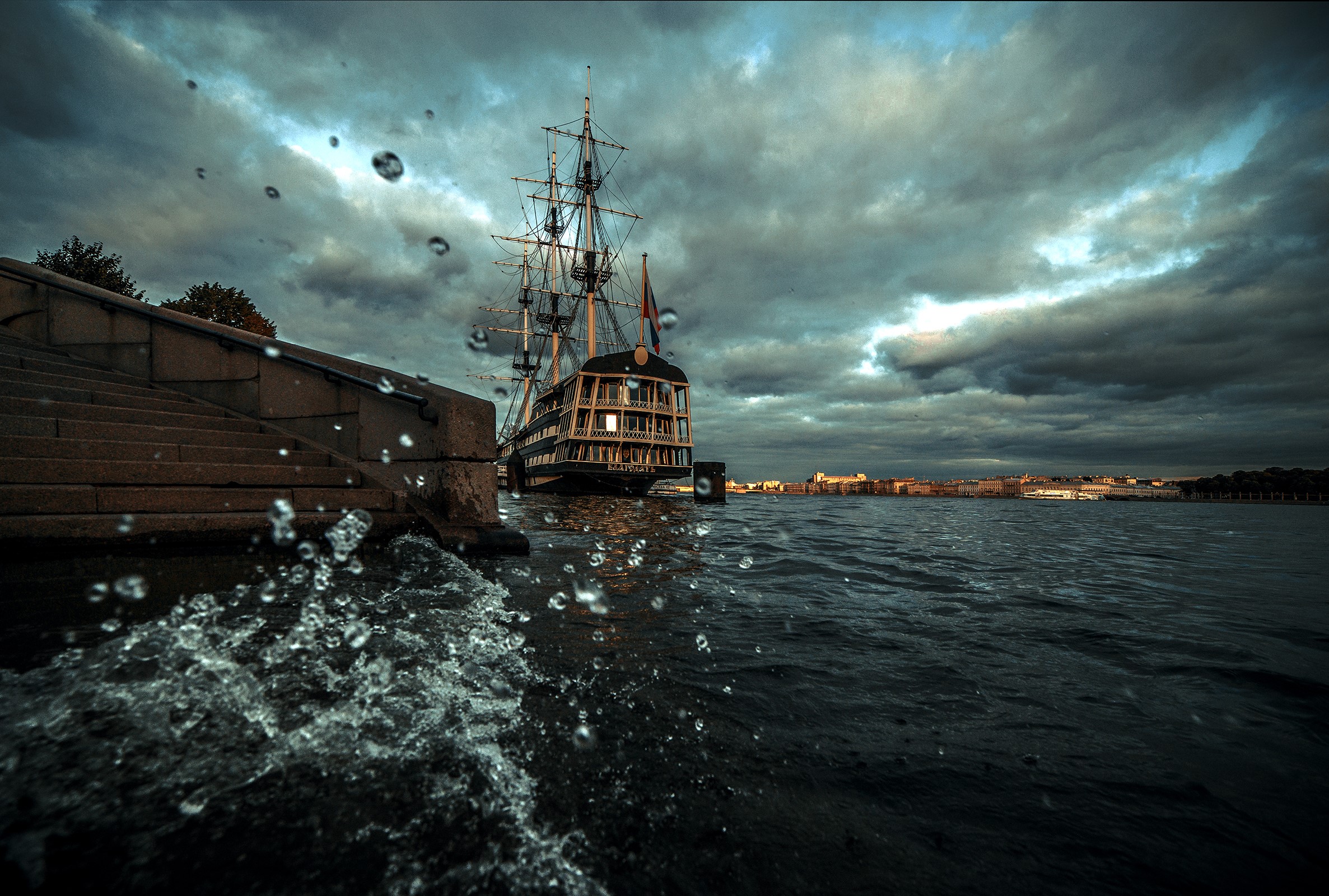 Sailing ship on a river in St. Petersburg under cloudy skies HD Wallpaper