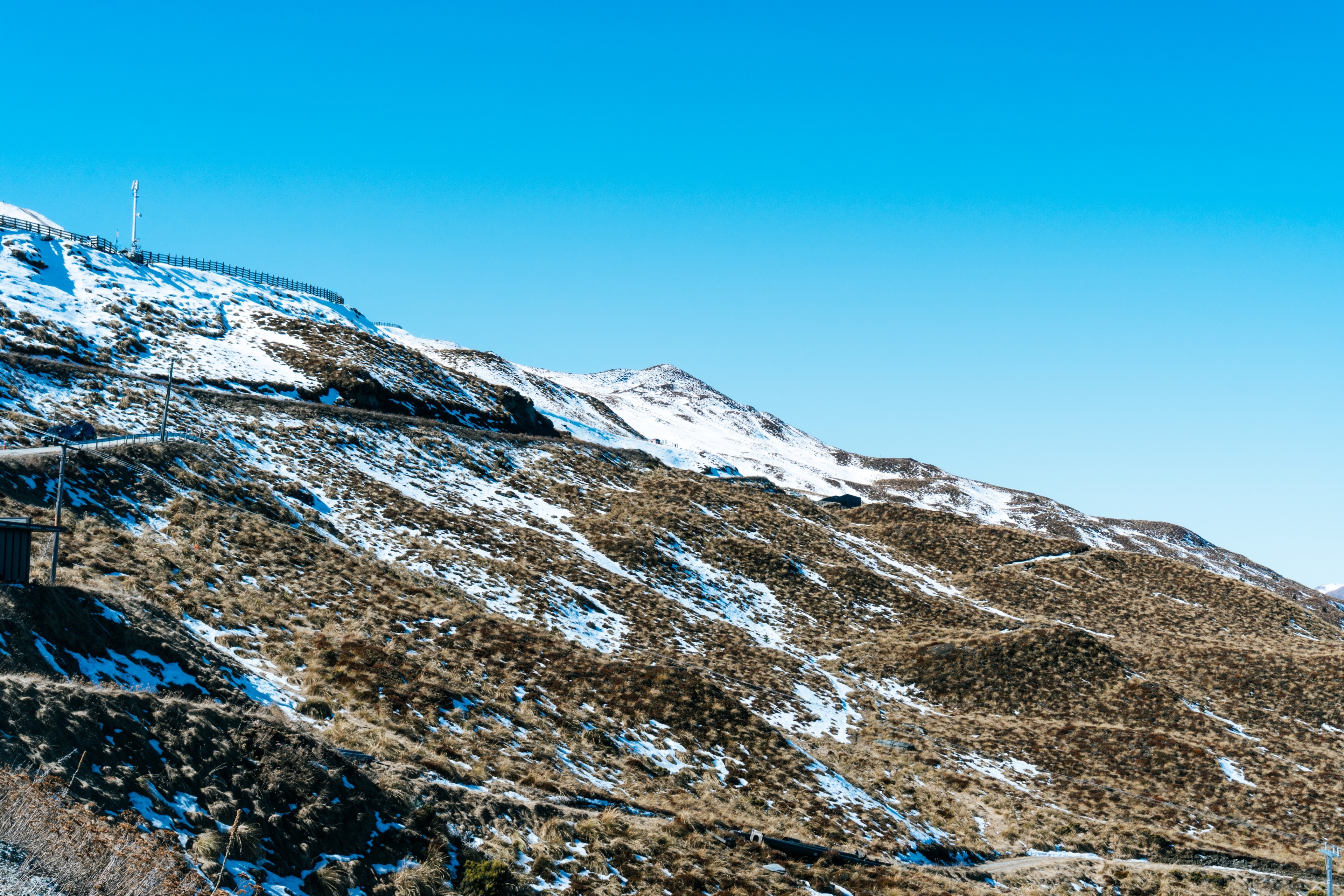 Snowy mountains near Queenstown, New Zealand HD Wallpaper