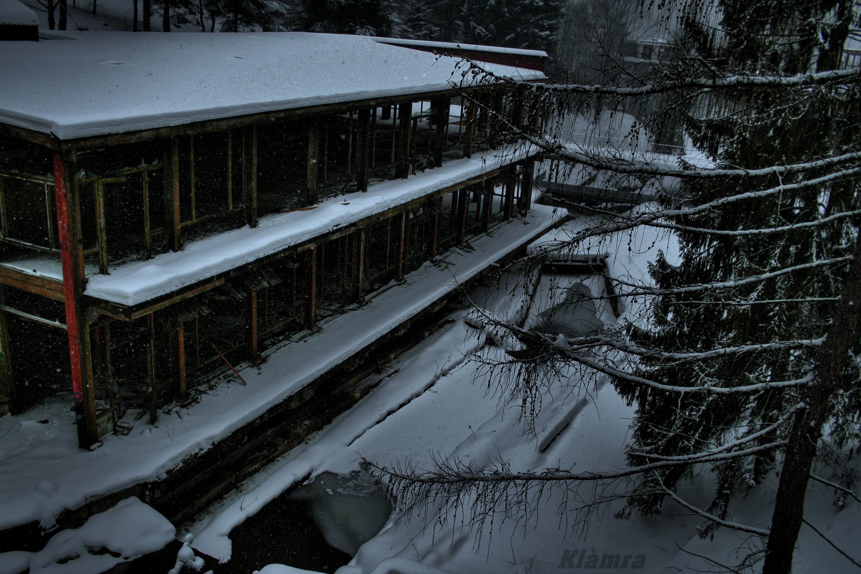Abandoned hotel in Poland during winter HD Wallpaper