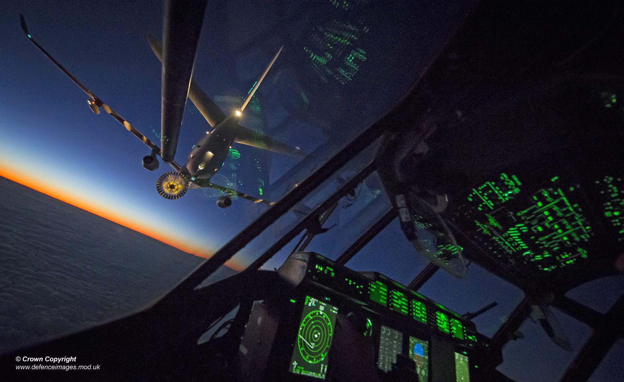 Airbus Voyager refuels C-130J Super Hercules at sunset HD Wallpaper